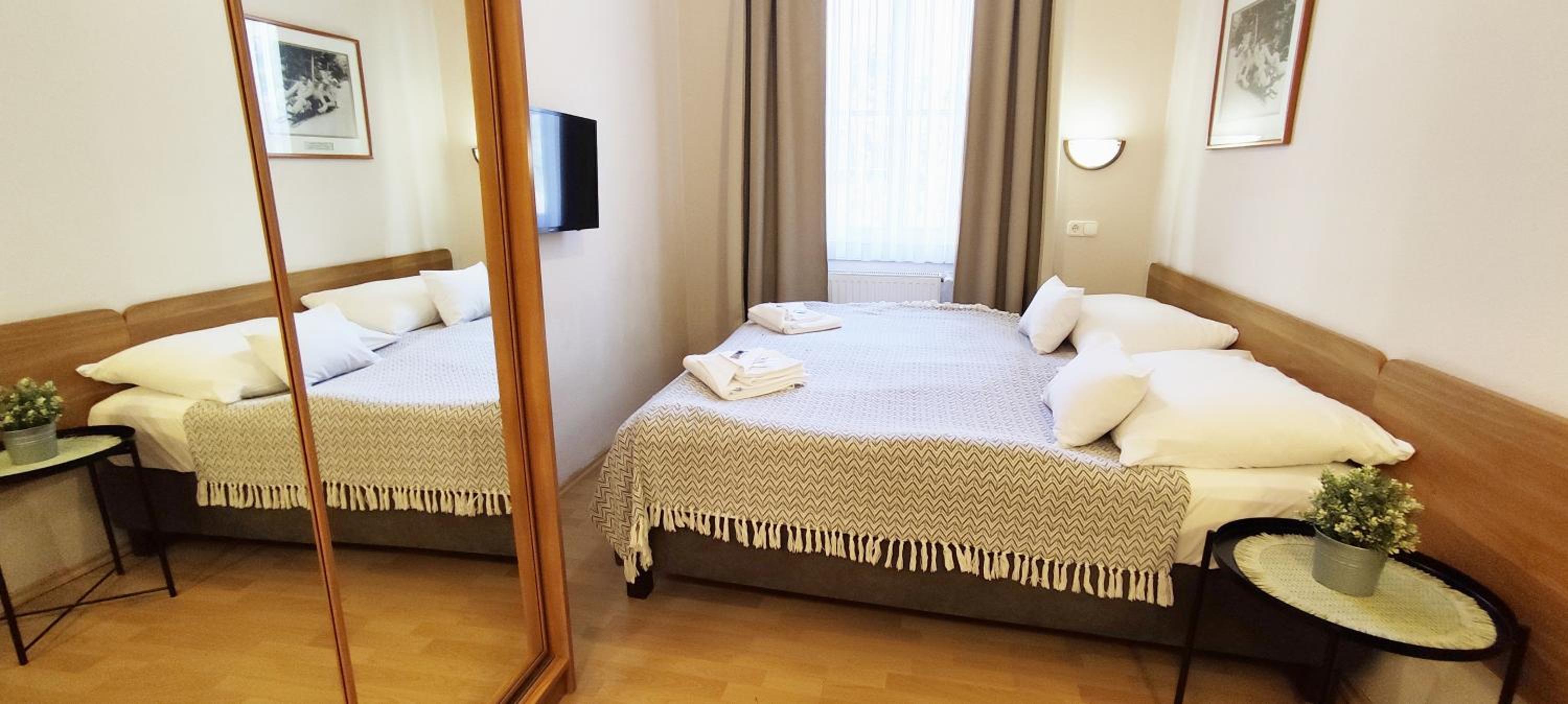 Double or Twin Room - Photo 4