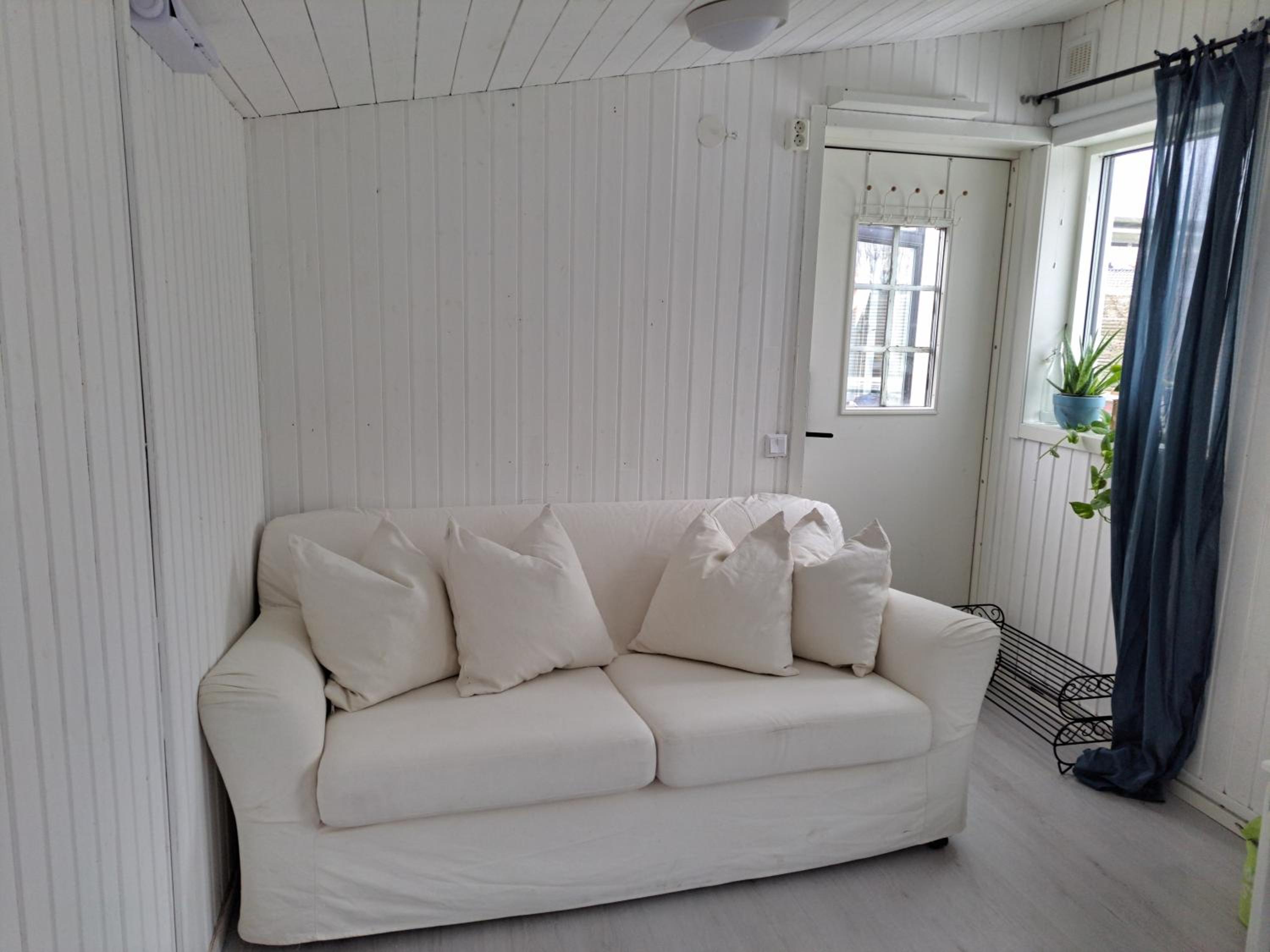 One-Bedroom House photo 1