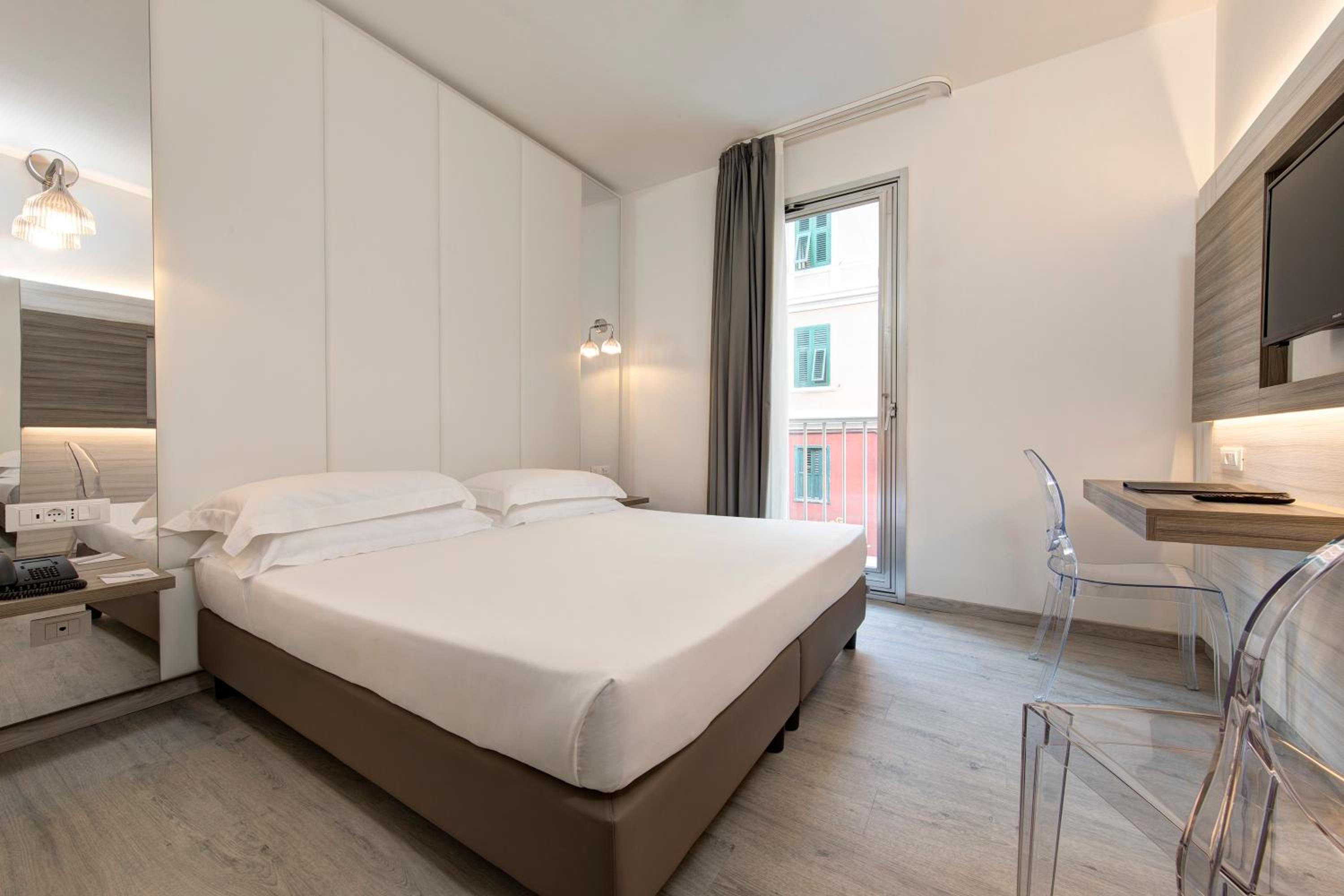 Standard Double Room - Photo 3