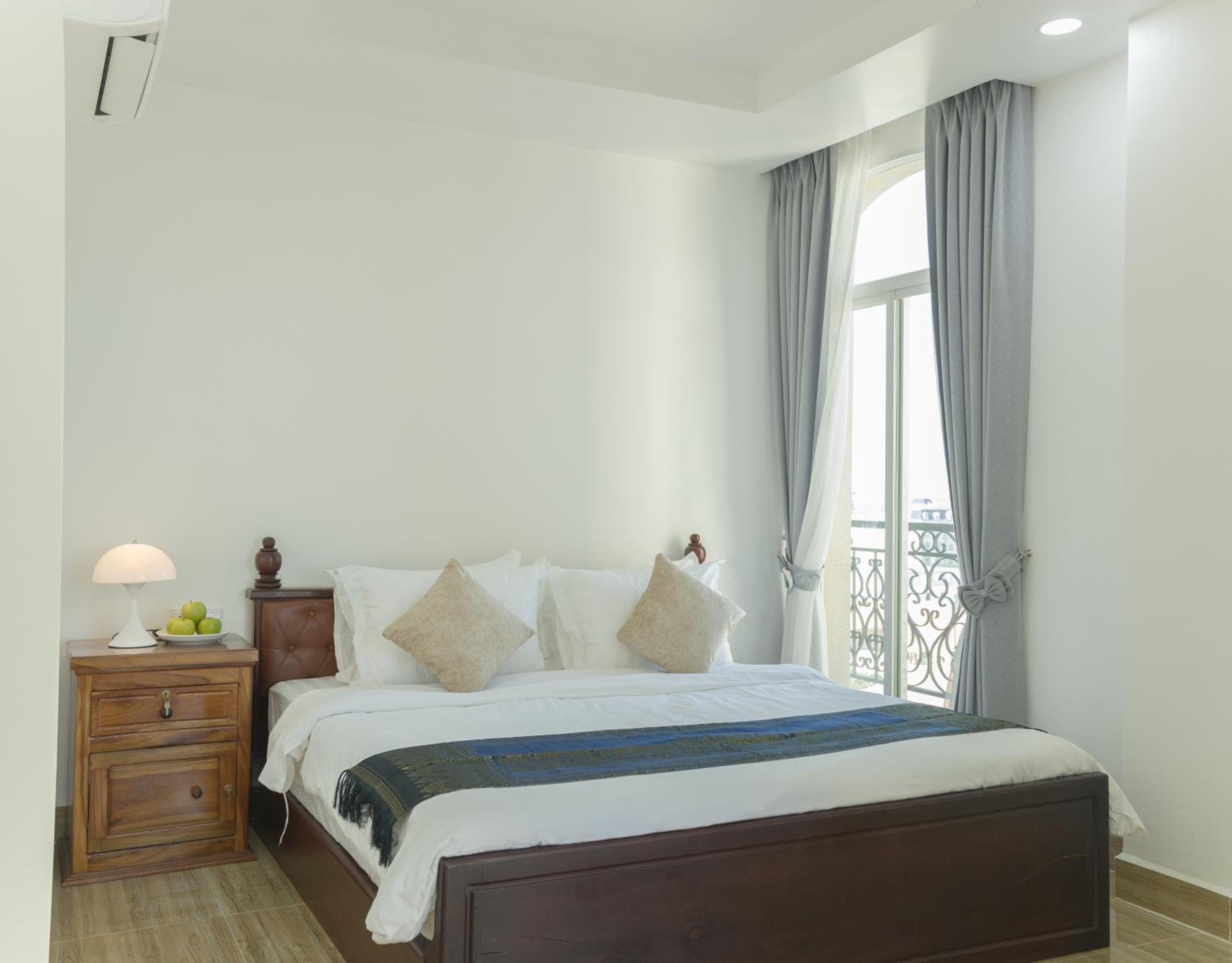 Two-Bedroom Apartment - Photo 3