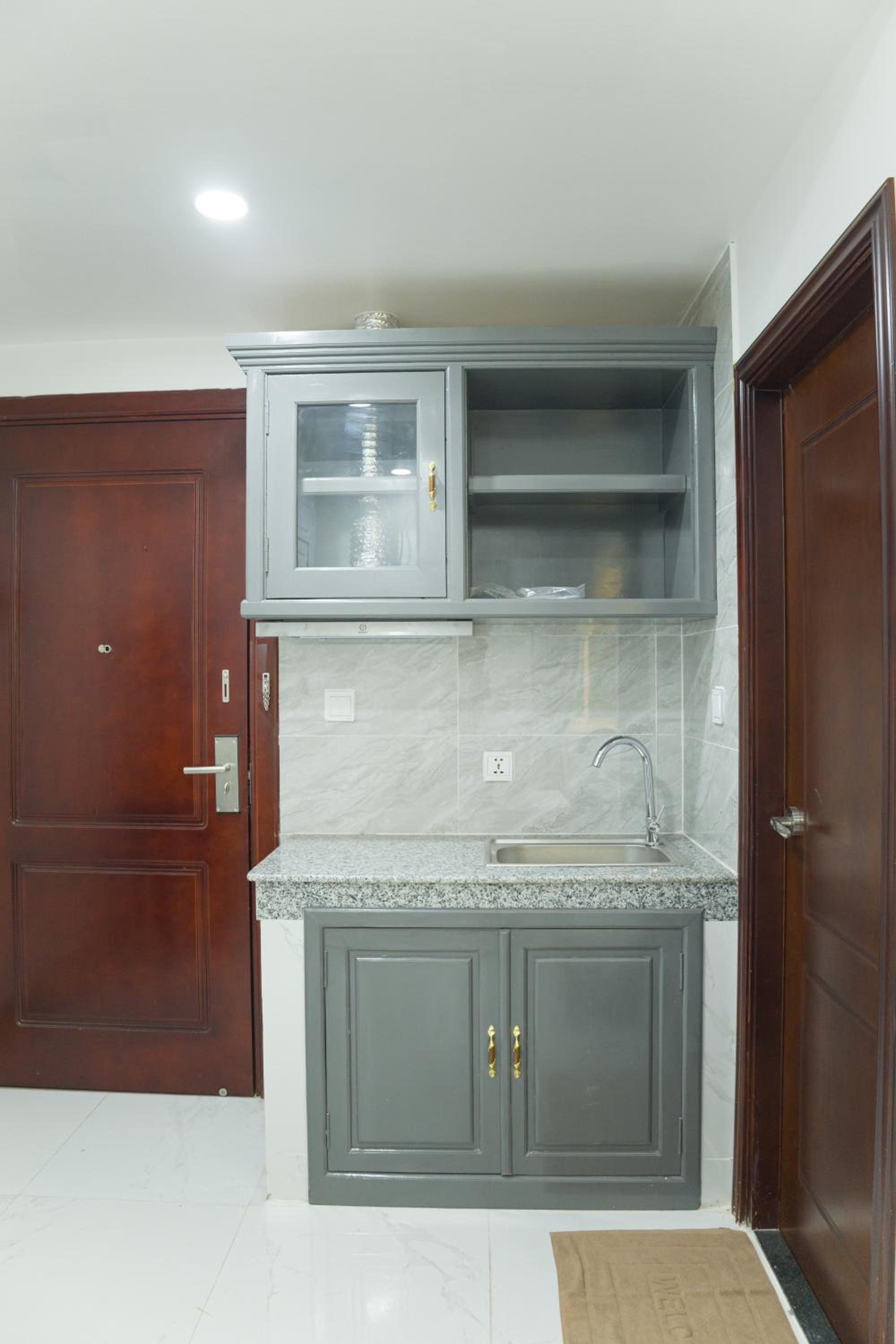 Studio - Photo 1