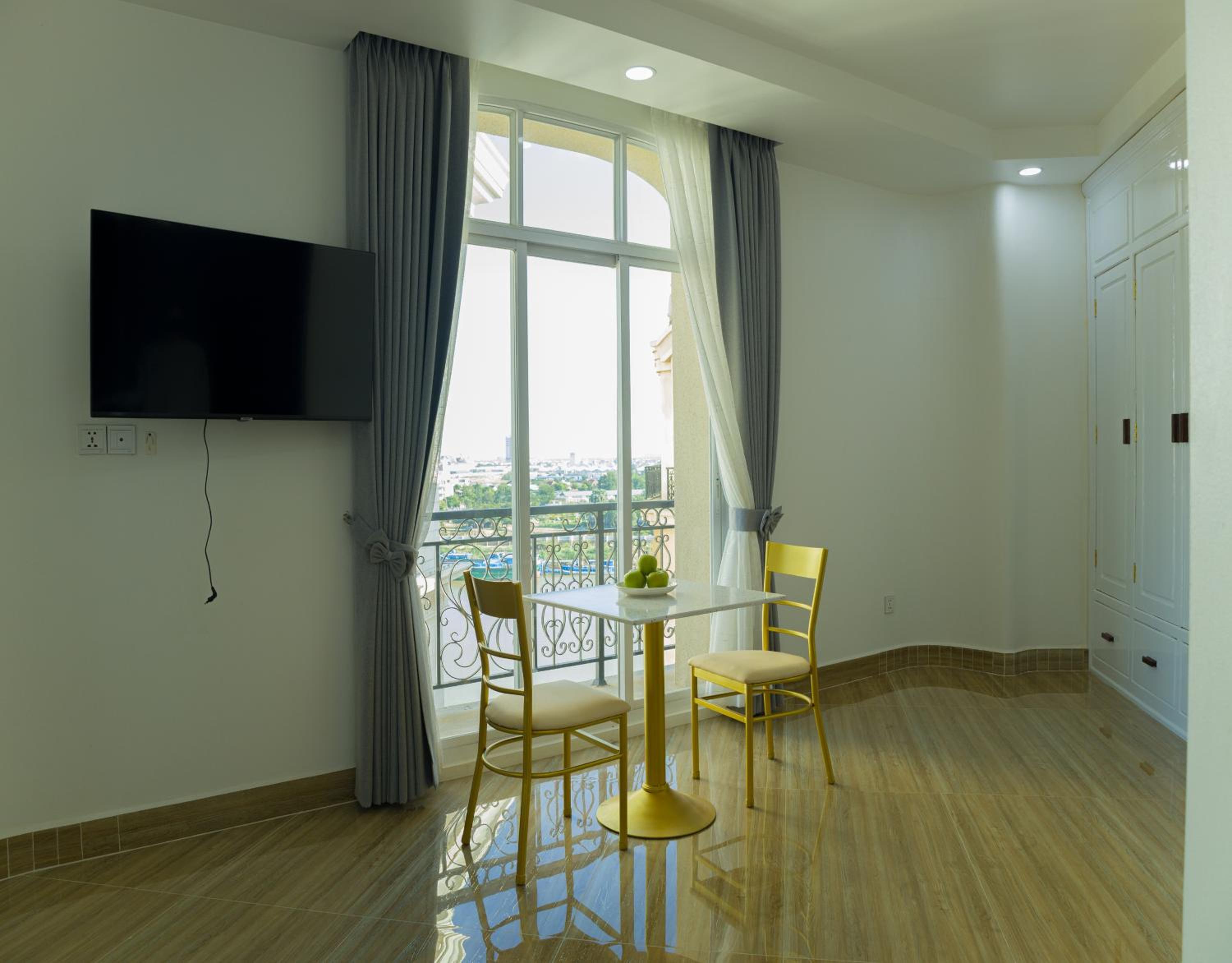 Two-Bedroom Apartment - Photo 6