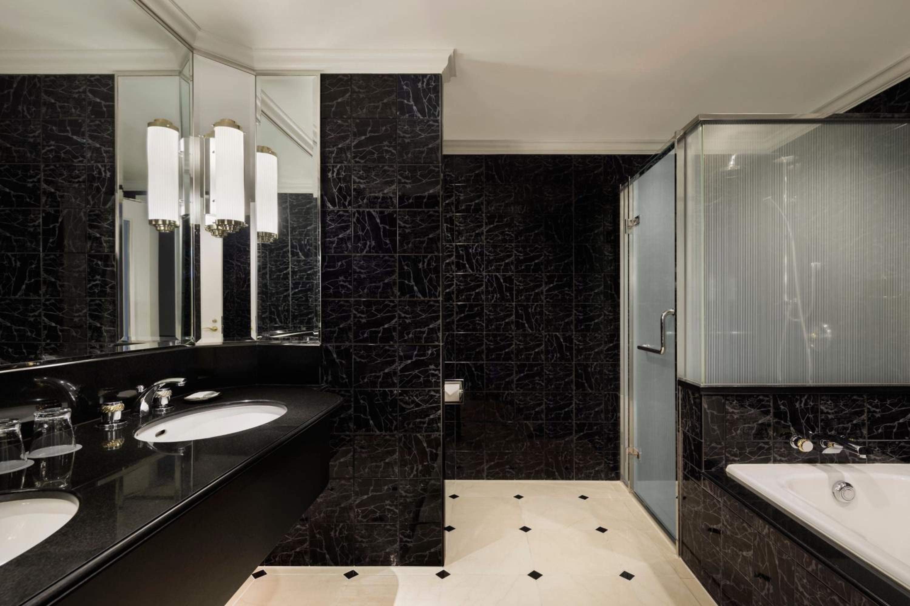 One-Bedroom Suite with Two Double Beds and Club Lounge Access - High Floor photo 3