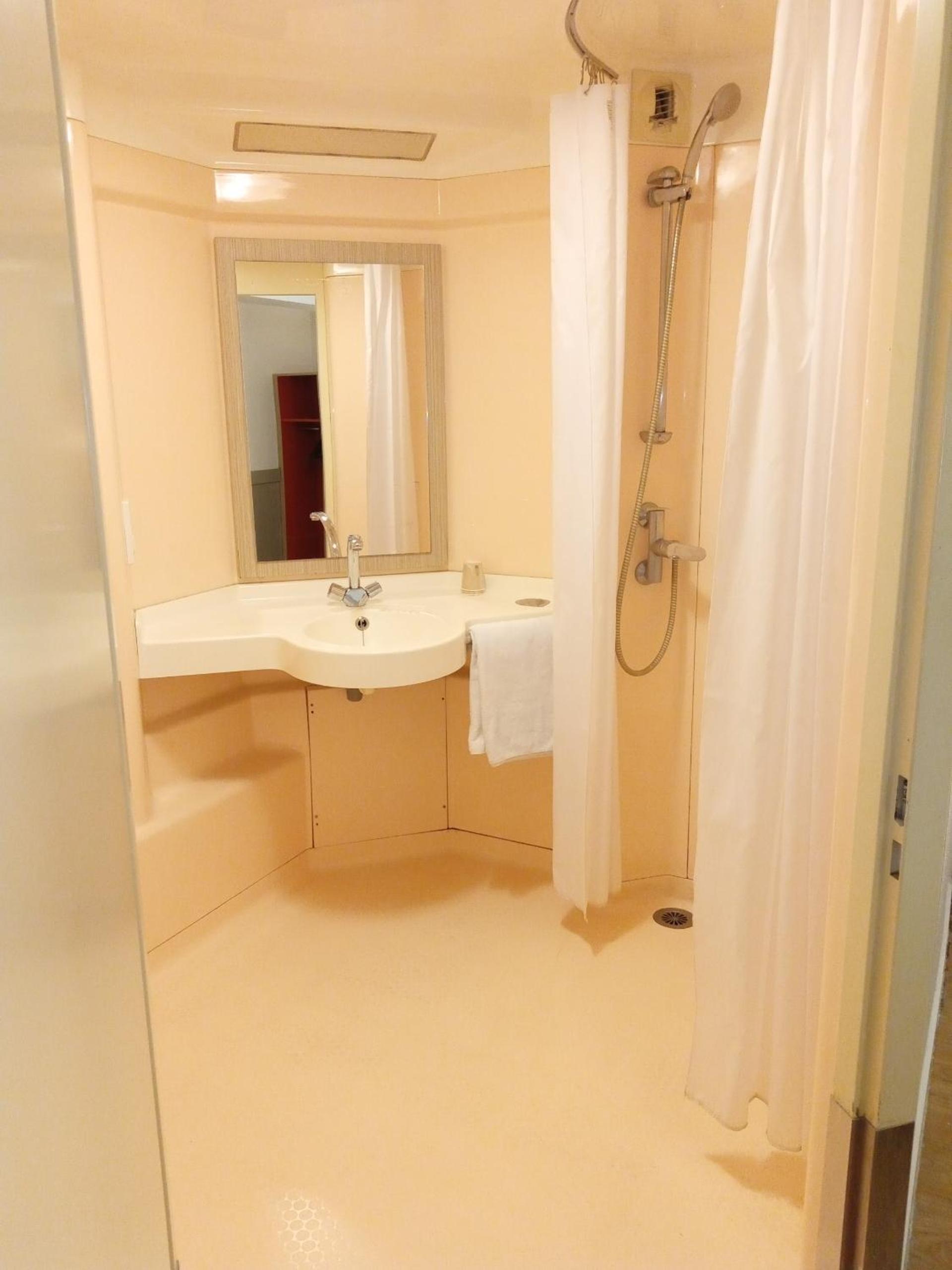 Double Room - Photo 6