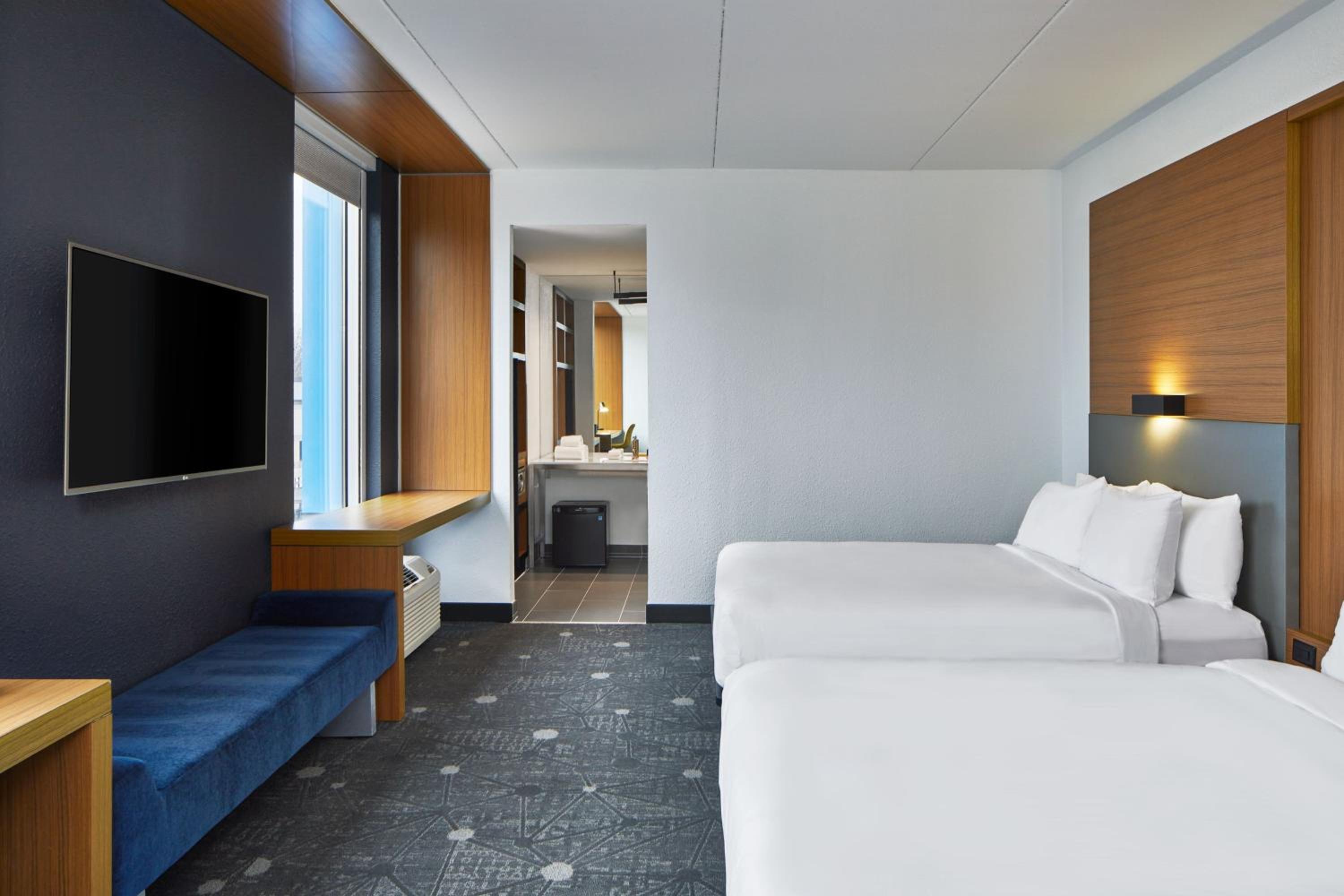 Aloft Room, Guest room, 2 Queen - Photo 1