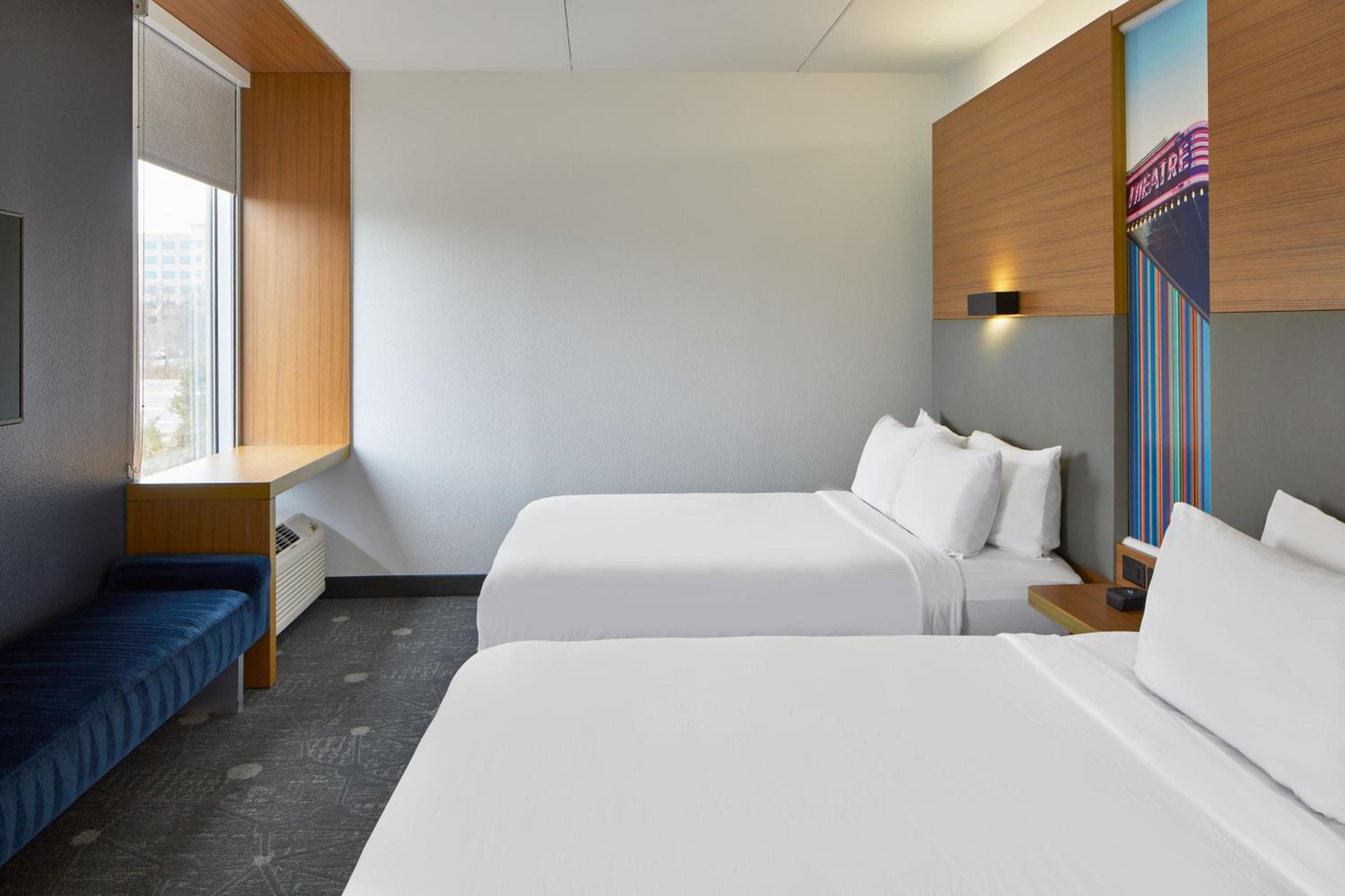 Aloft Room, Guest room, 2 Queen - Photo 7