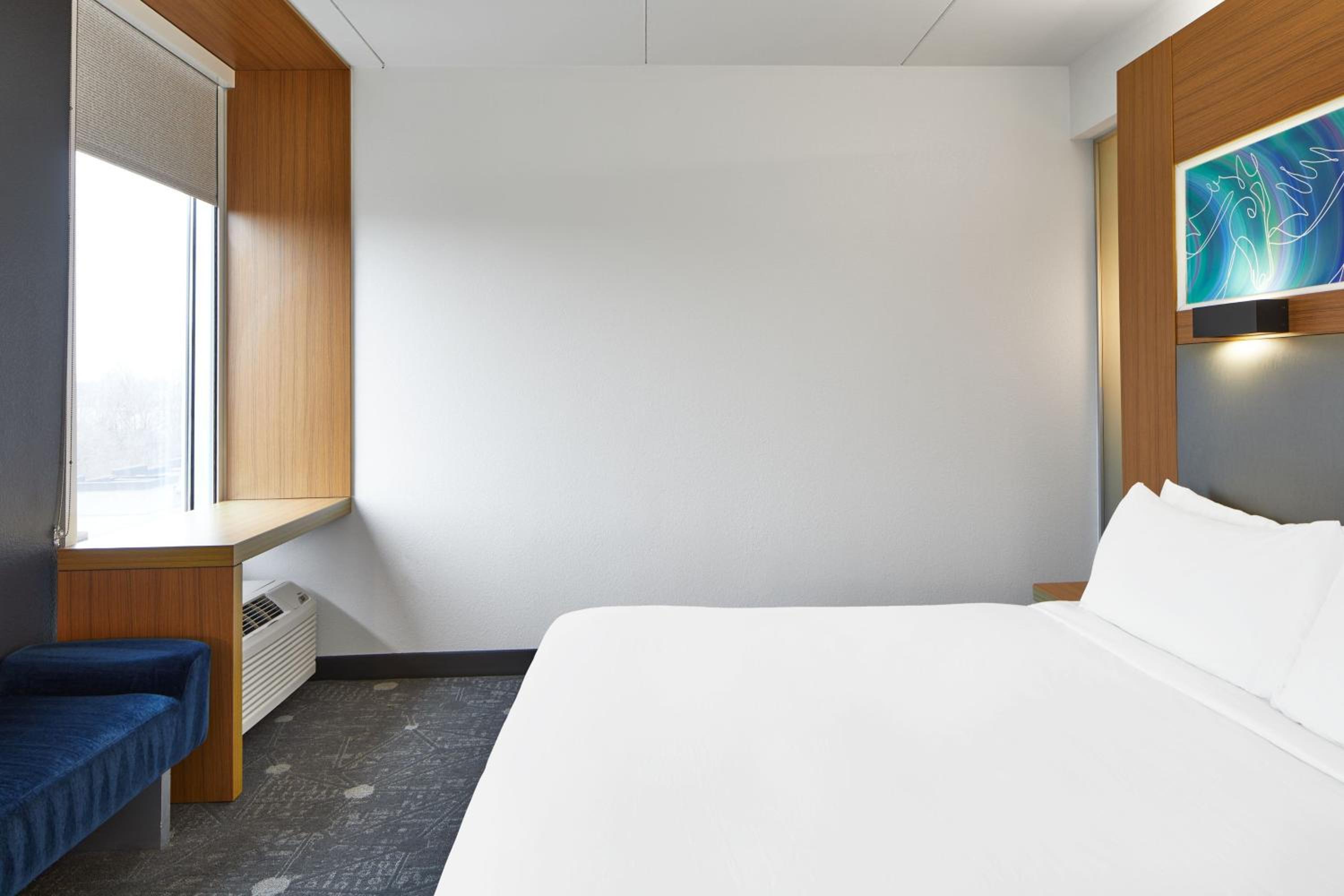 Aloft Room, Guest room, 1 King - Photo 6