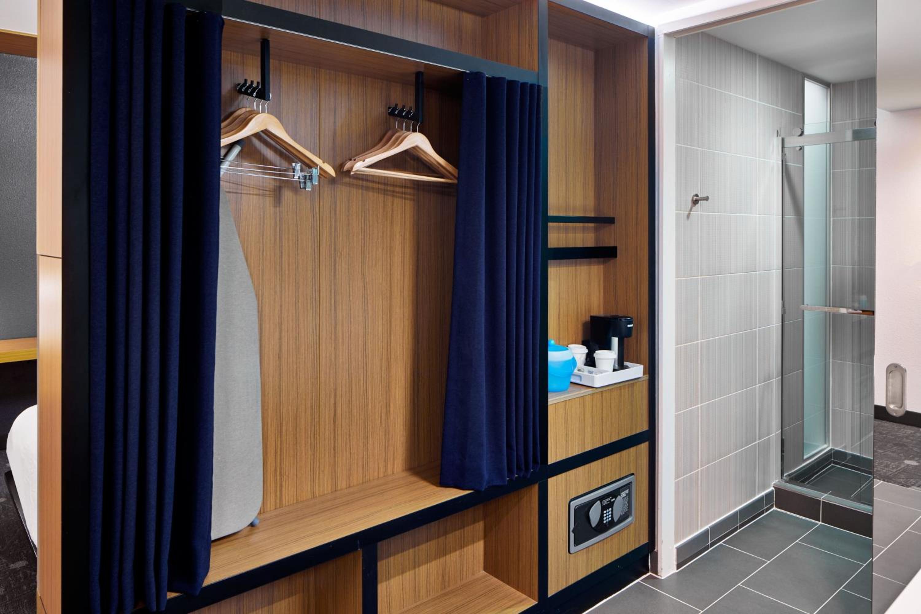 Aloft Room, Guest room, 1 King - Photo 2