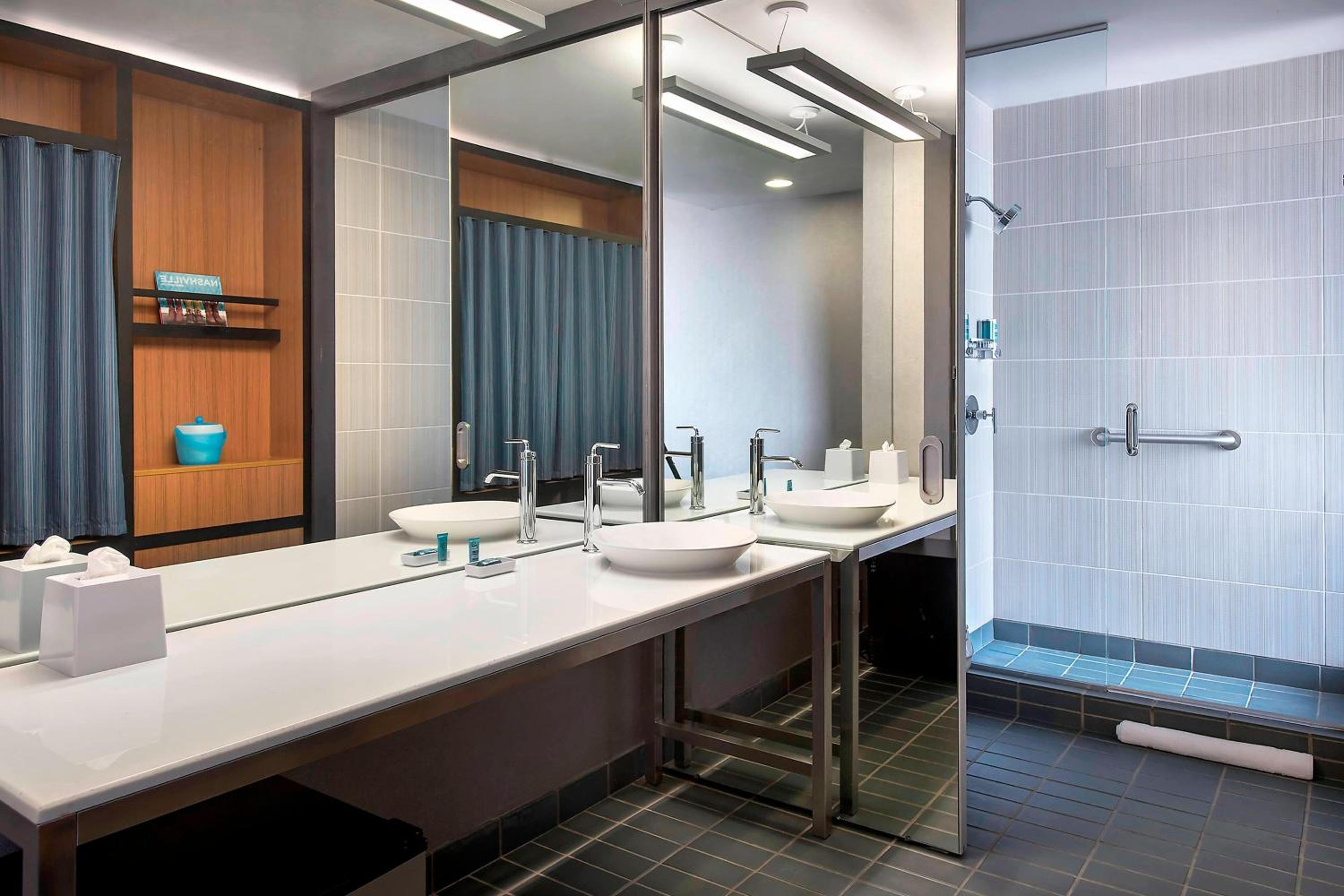 Aloft Room, Guest room, 1 King - Photo 3