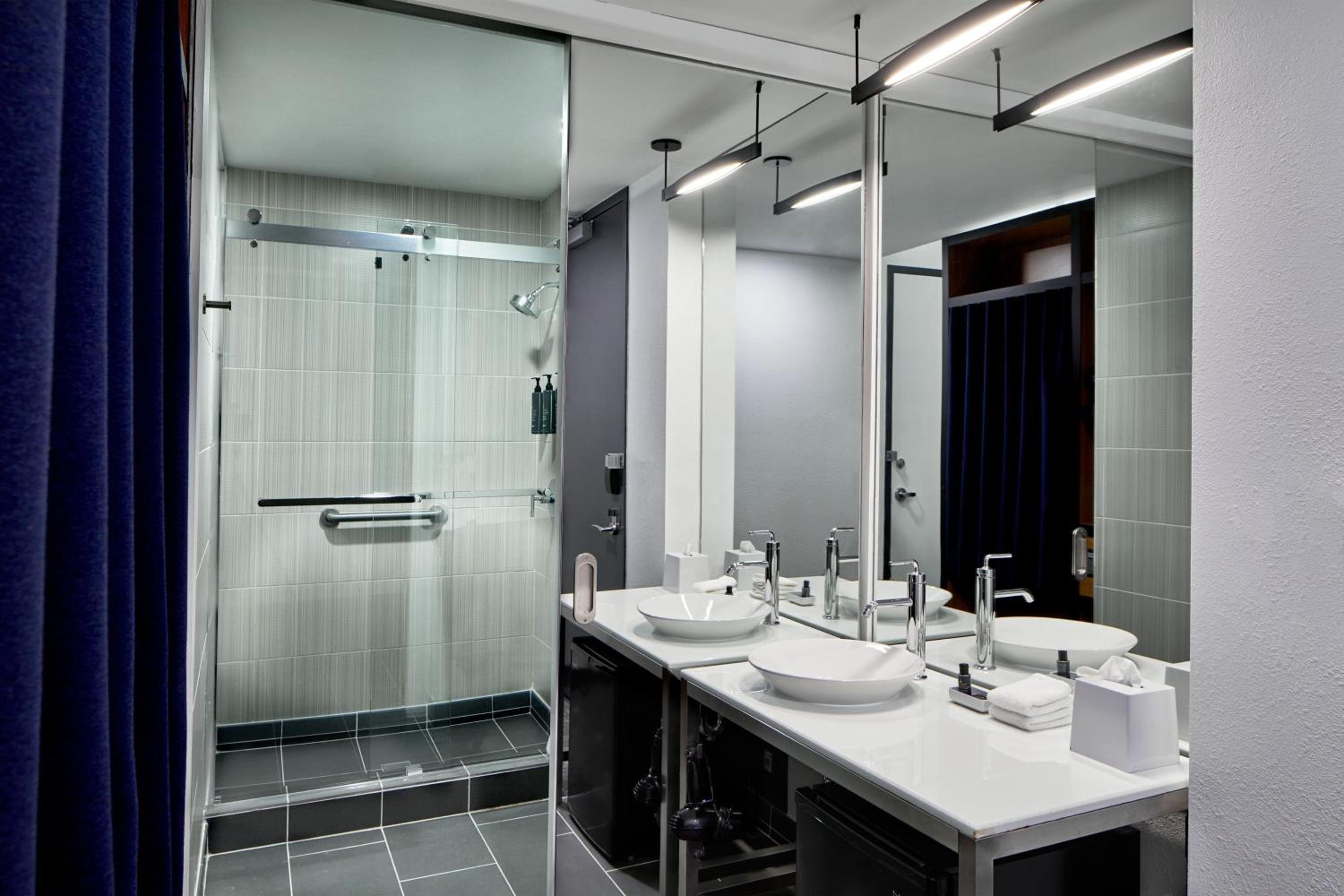 Aloft Room, Guest room, 1 King - Photo 5