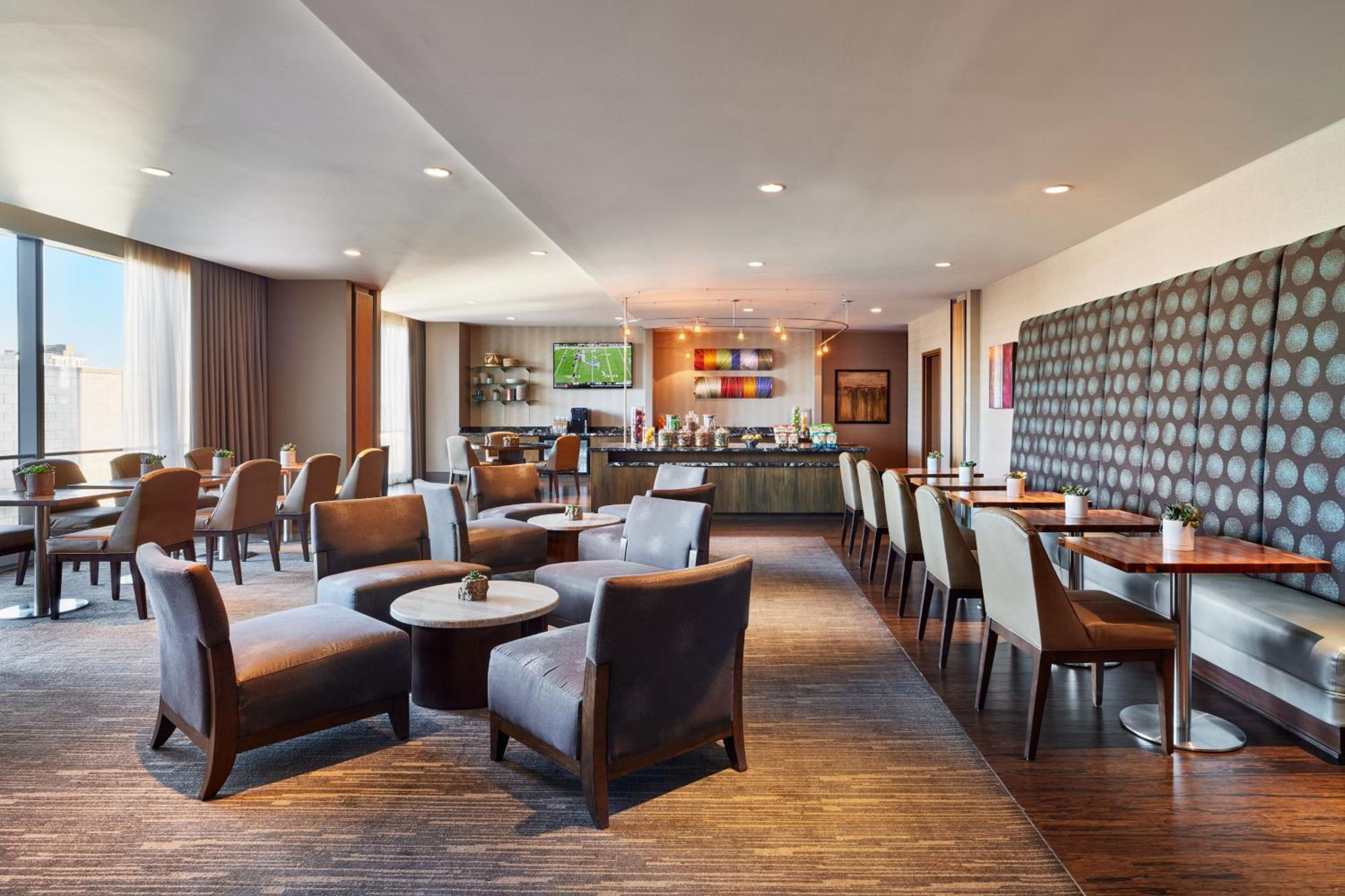 Executive Room, Club level, Guest room, 2 Queen, City view - Photo 3