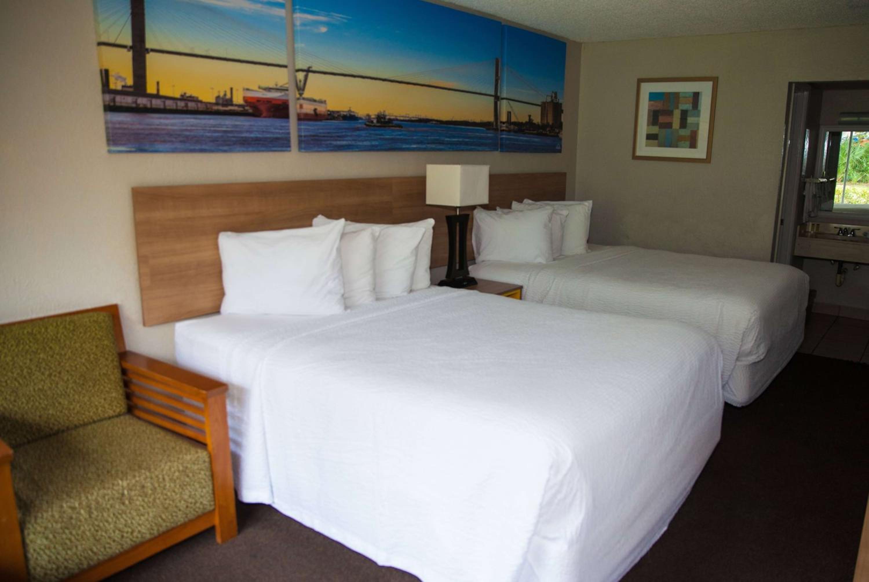 Queen Room with Two Queen Beds - Mobility Access/Non-Smoking - Photo 1