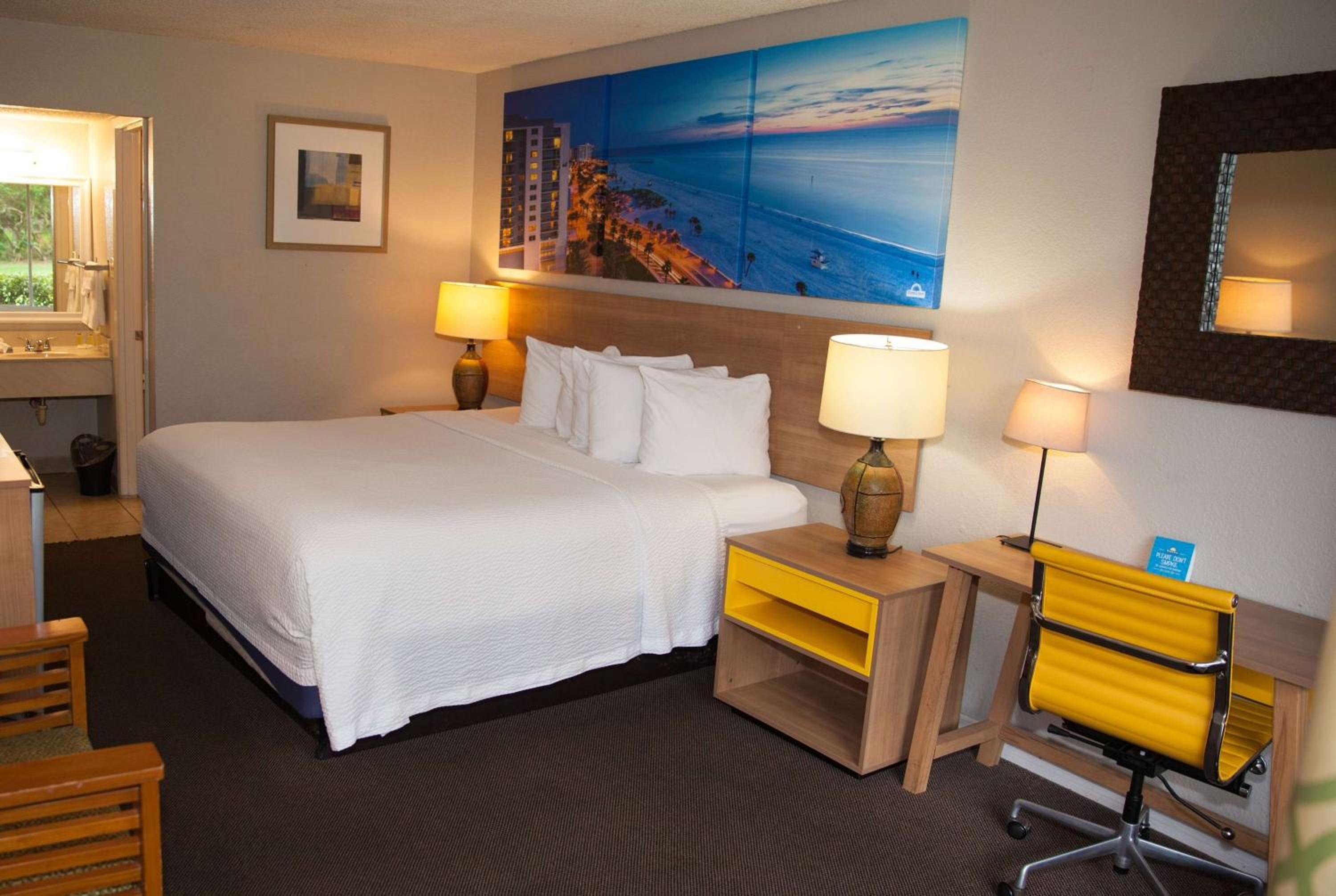 King Room - Non-Smoking - Photo 1