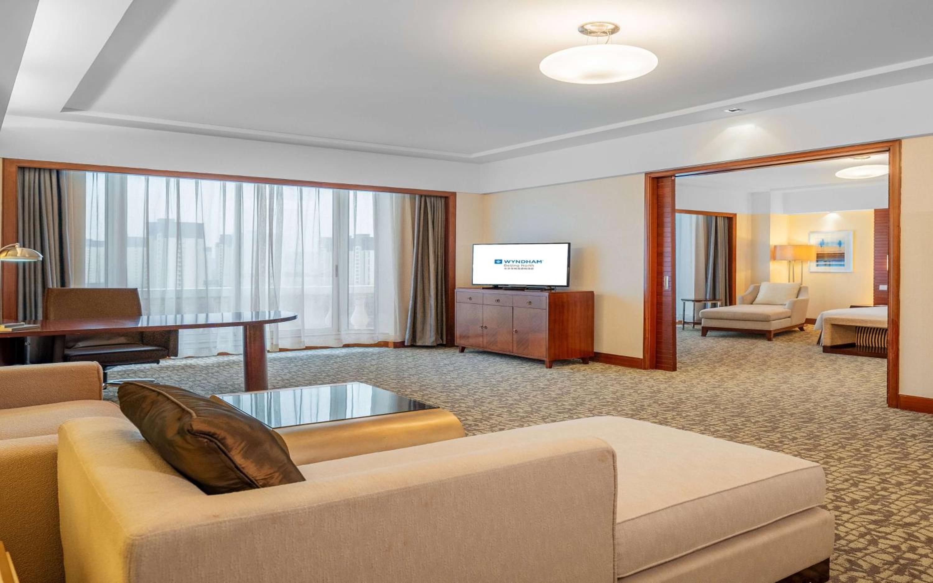 Business King Suite - Photo 1