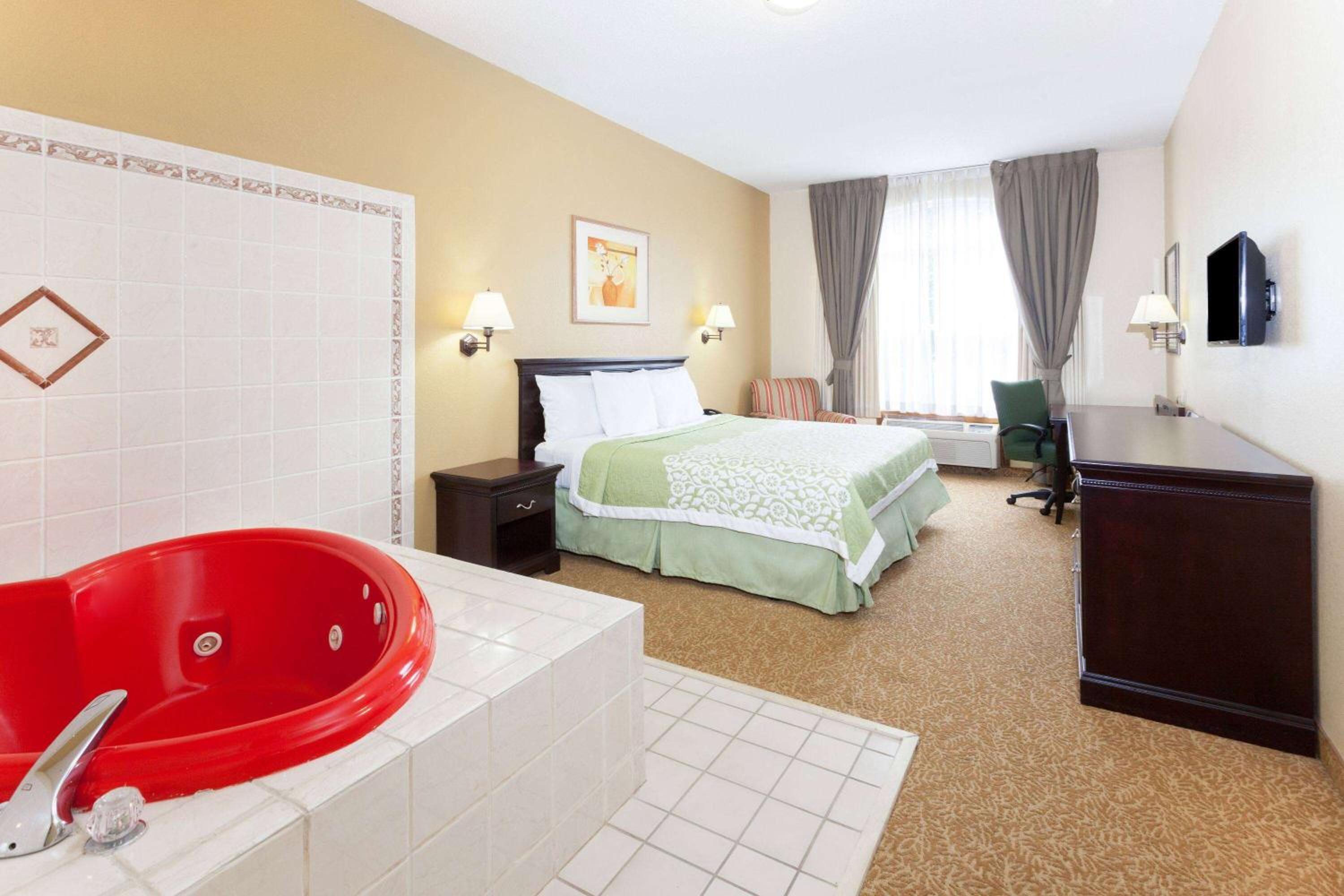 Deluxe King Studio Suite - Non-Smoking - Photo 1
