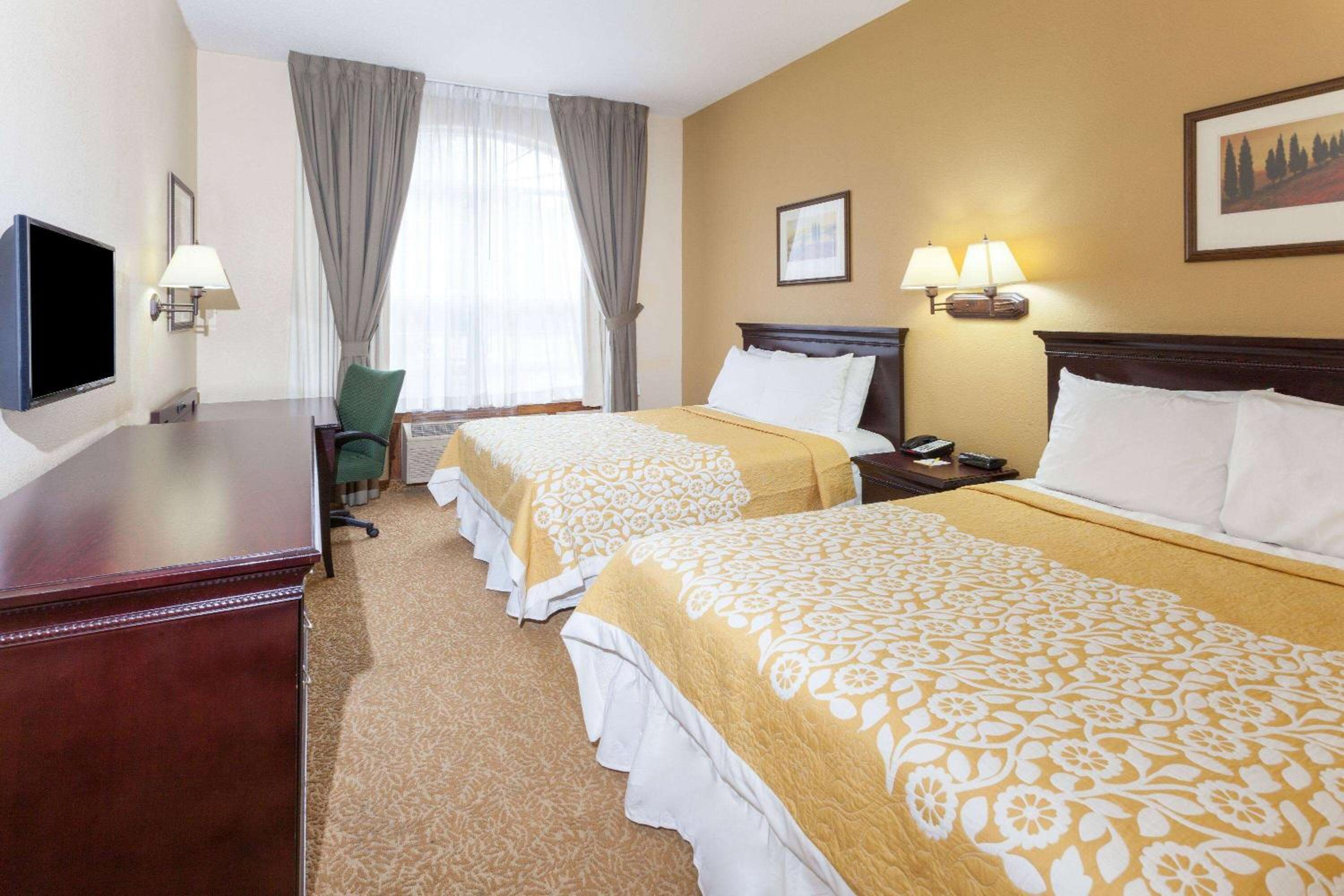 Queen Room with Two Queen Beds - Smoking - Photo 1