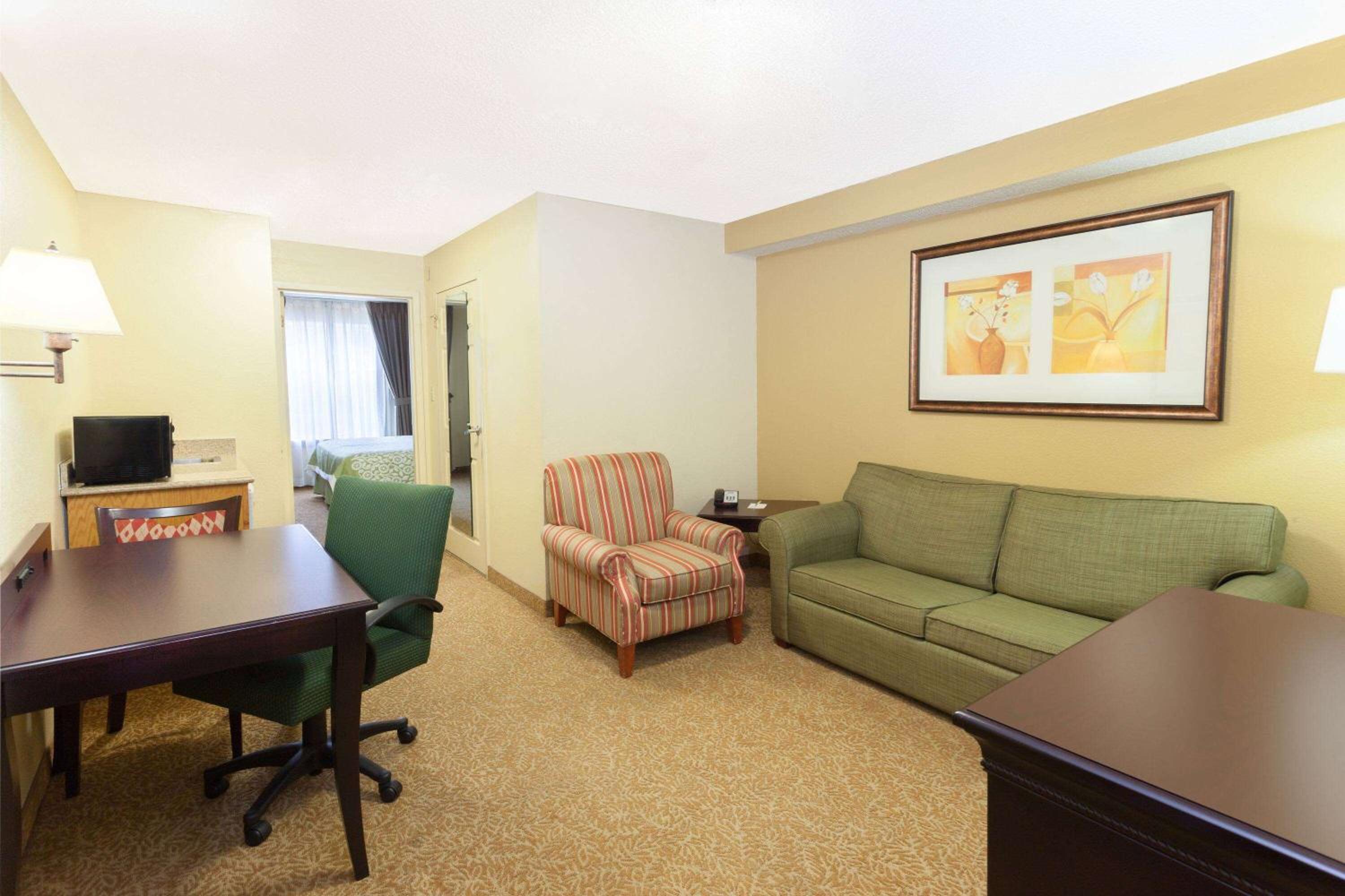 One-Bedroom King Suite - Non-Smoking - Photo 1