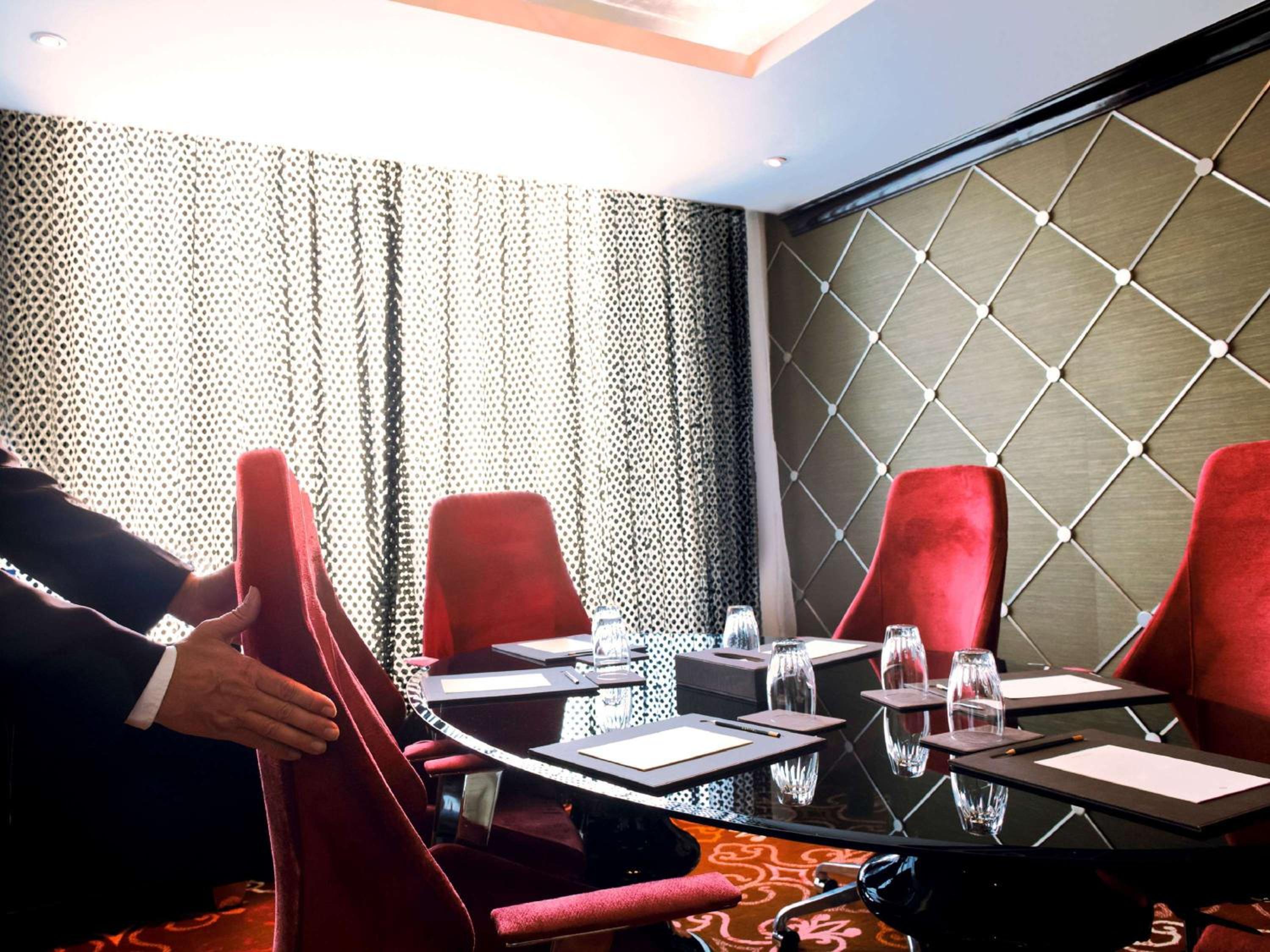 Opera Suite, King Bed, Living Area with Lounge Access, Breakfast, Hi-tea, Cocktail Hours, Meeting Room access for an Hour, Airport Transfers (T1 & T2)