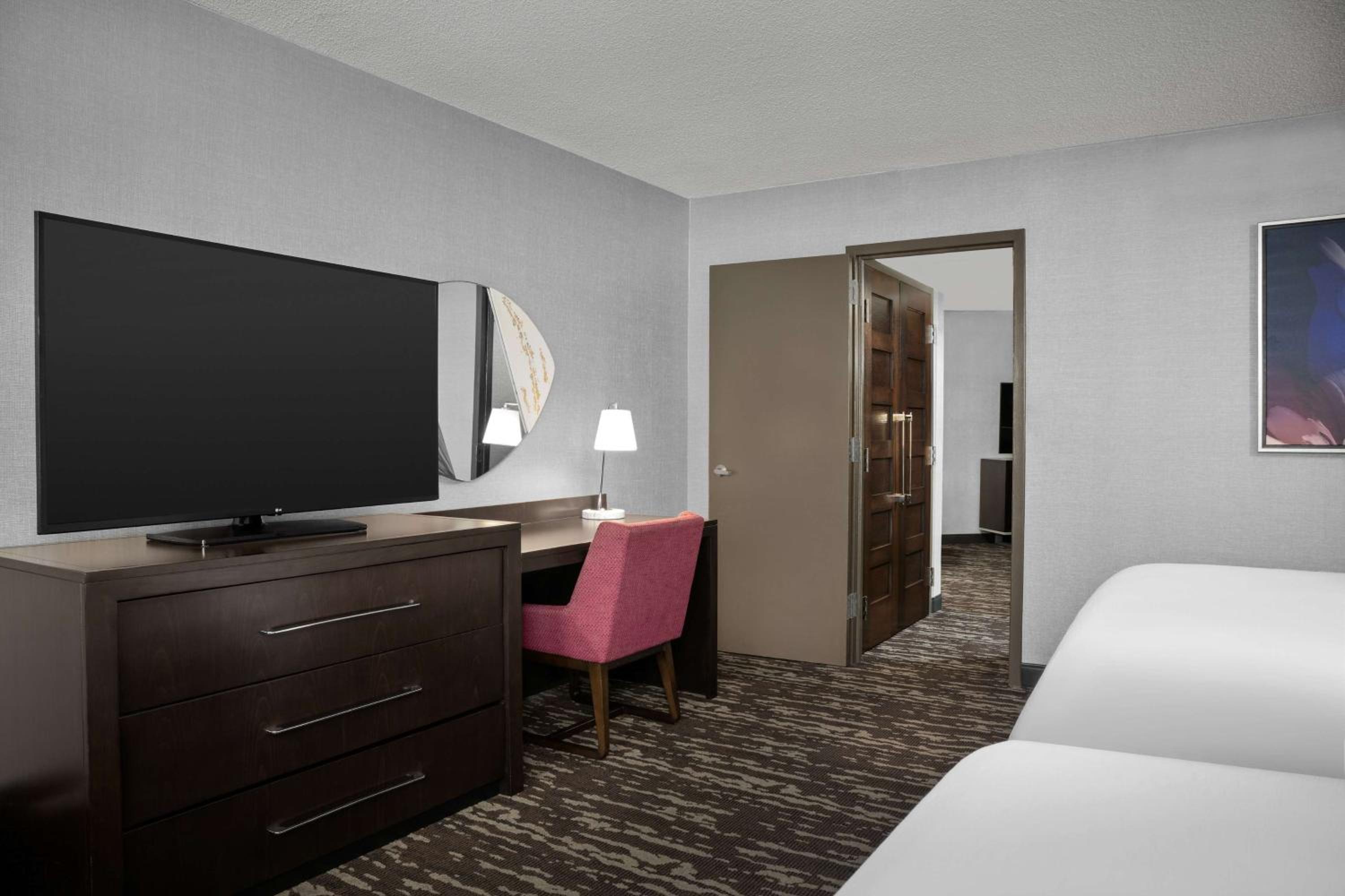 Suite with Two Double Beds - Non-Smoking - Photo 2