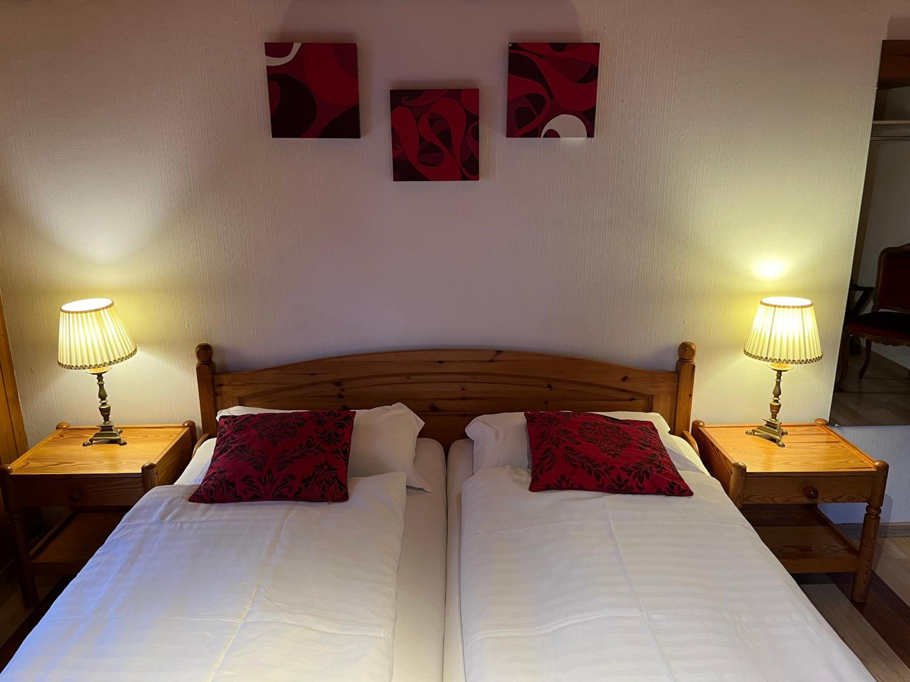 Double Room with Church View - Photo 5