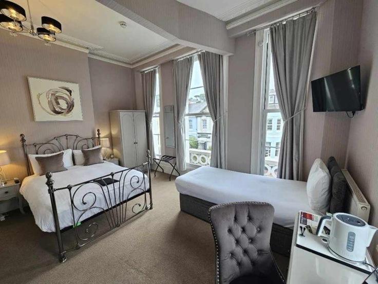 Deluxe Family Room