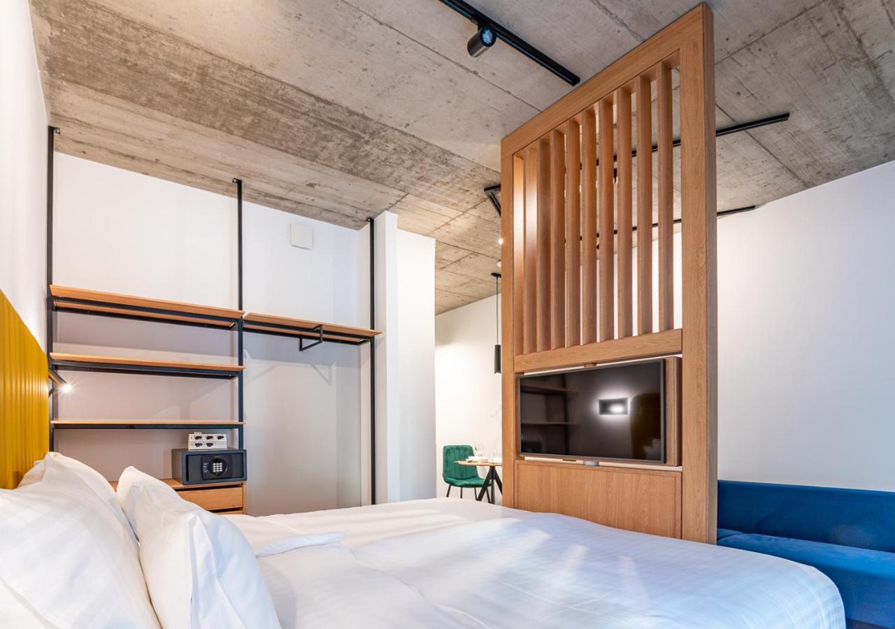 Standard Studio - Photo 1