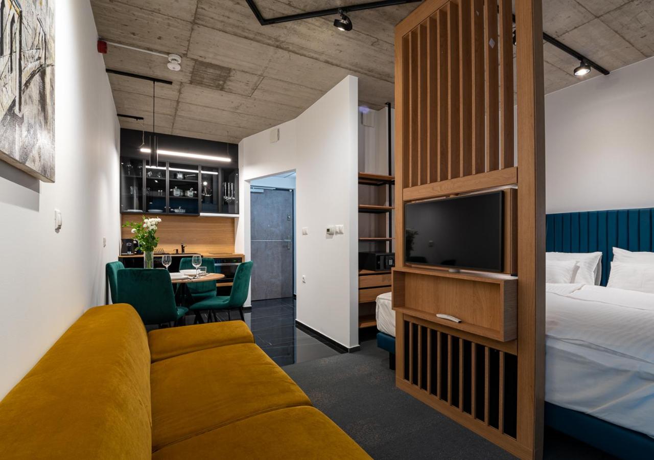 Standard Studio - Photo 8