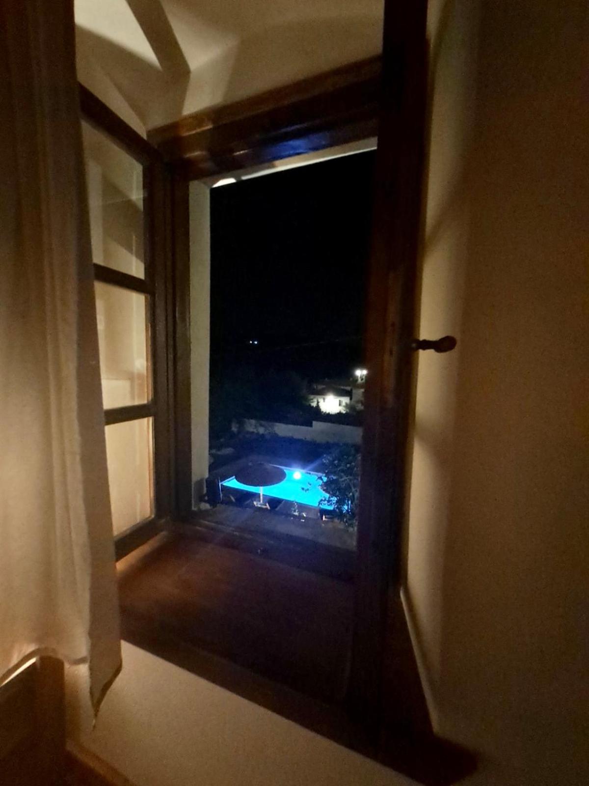 Double Room with Pool View photo 3