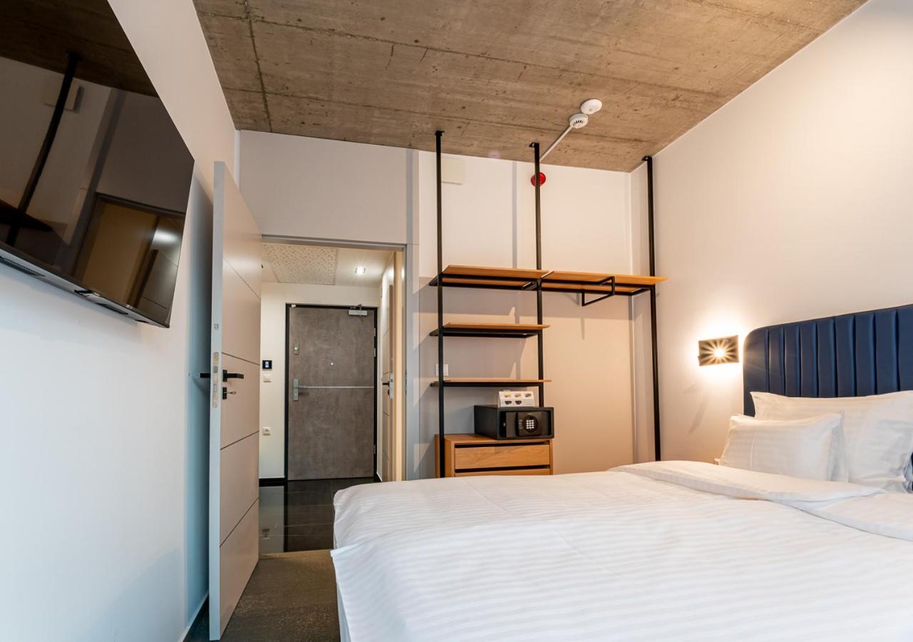 One-Bedroom Apartment - Photo 7