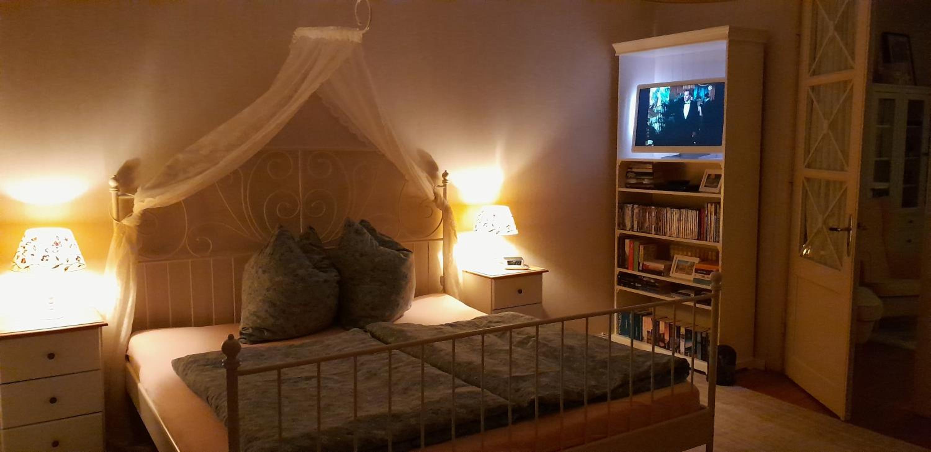 One-Bedroom Apartment photo 1