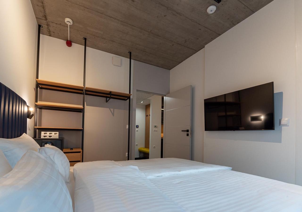 Apartment with Balcony - Photo 11