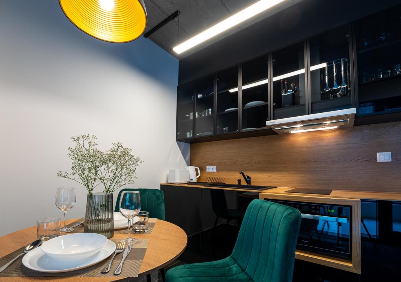 Apartment with Balcony - Photo 8