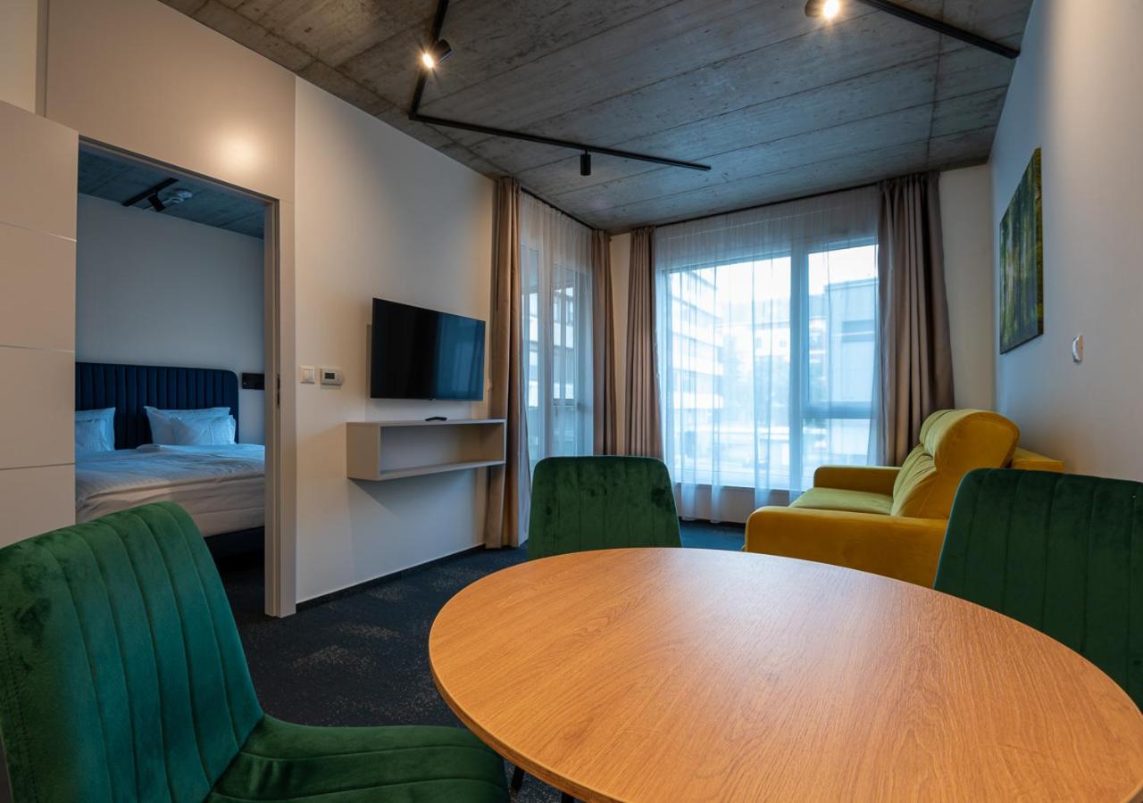 Apartment with Balcony - Photo 7