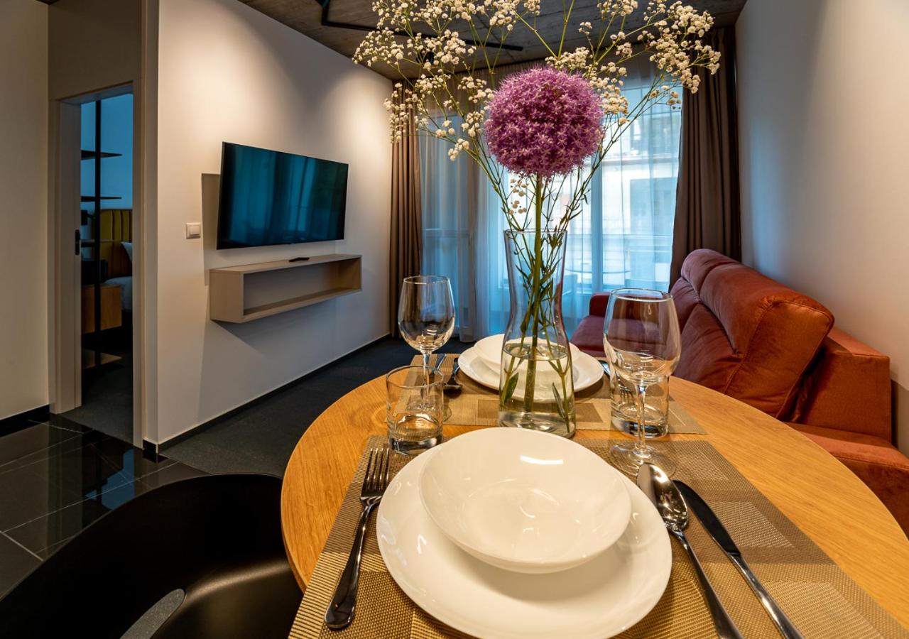 Apartment with Balcony - Photo 6