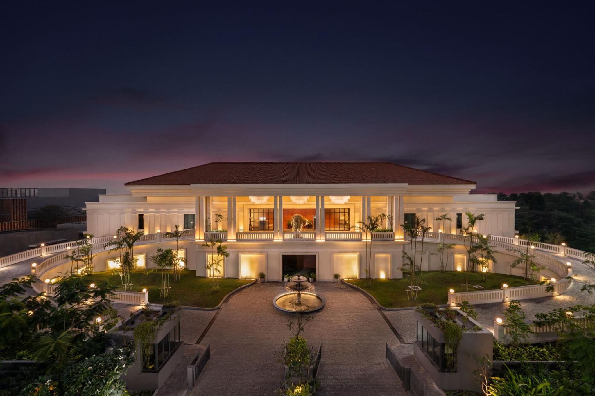 Luxury Suite Lake View with Sit-out