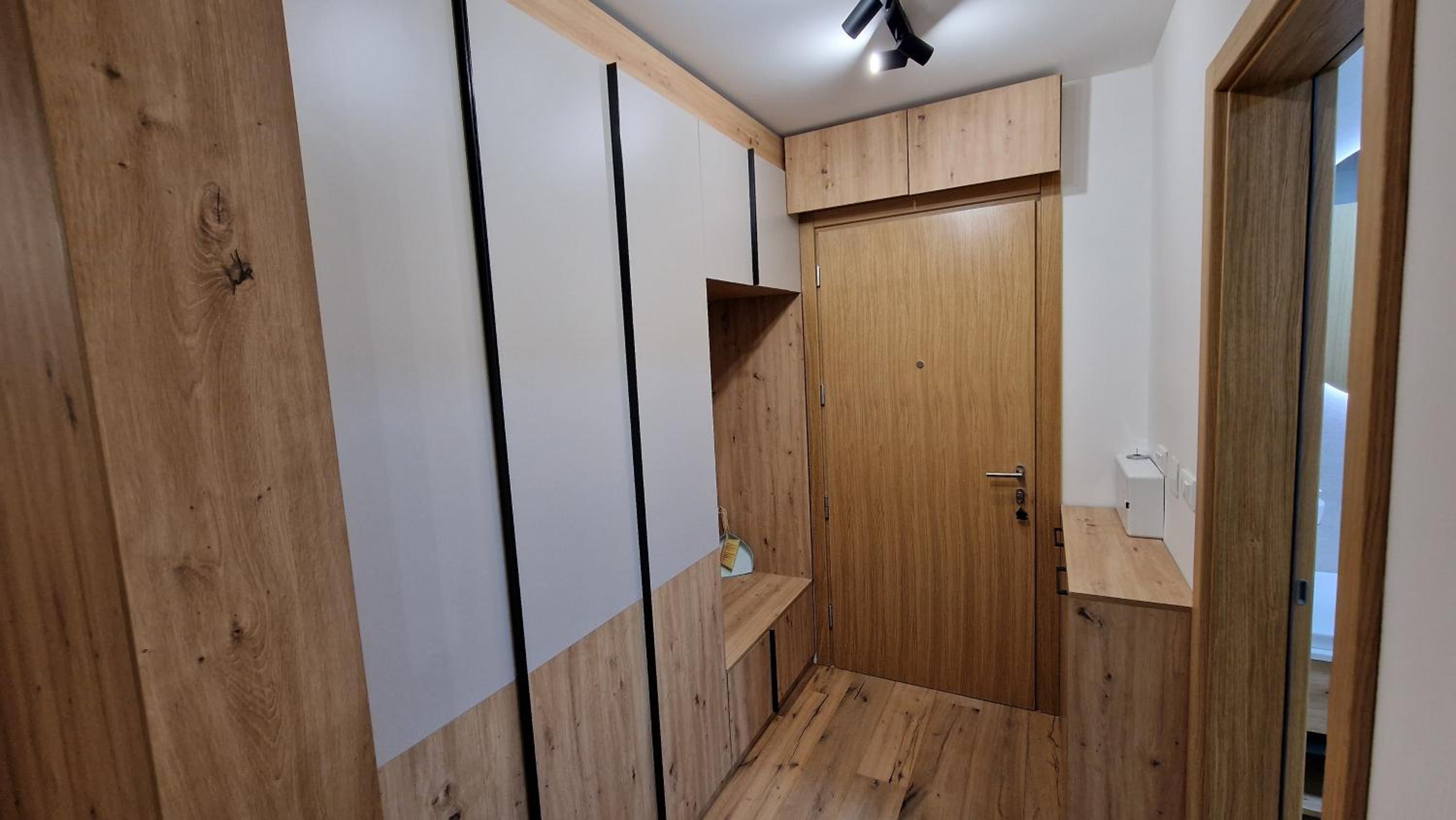 One-Bedroom Apartment photo 2