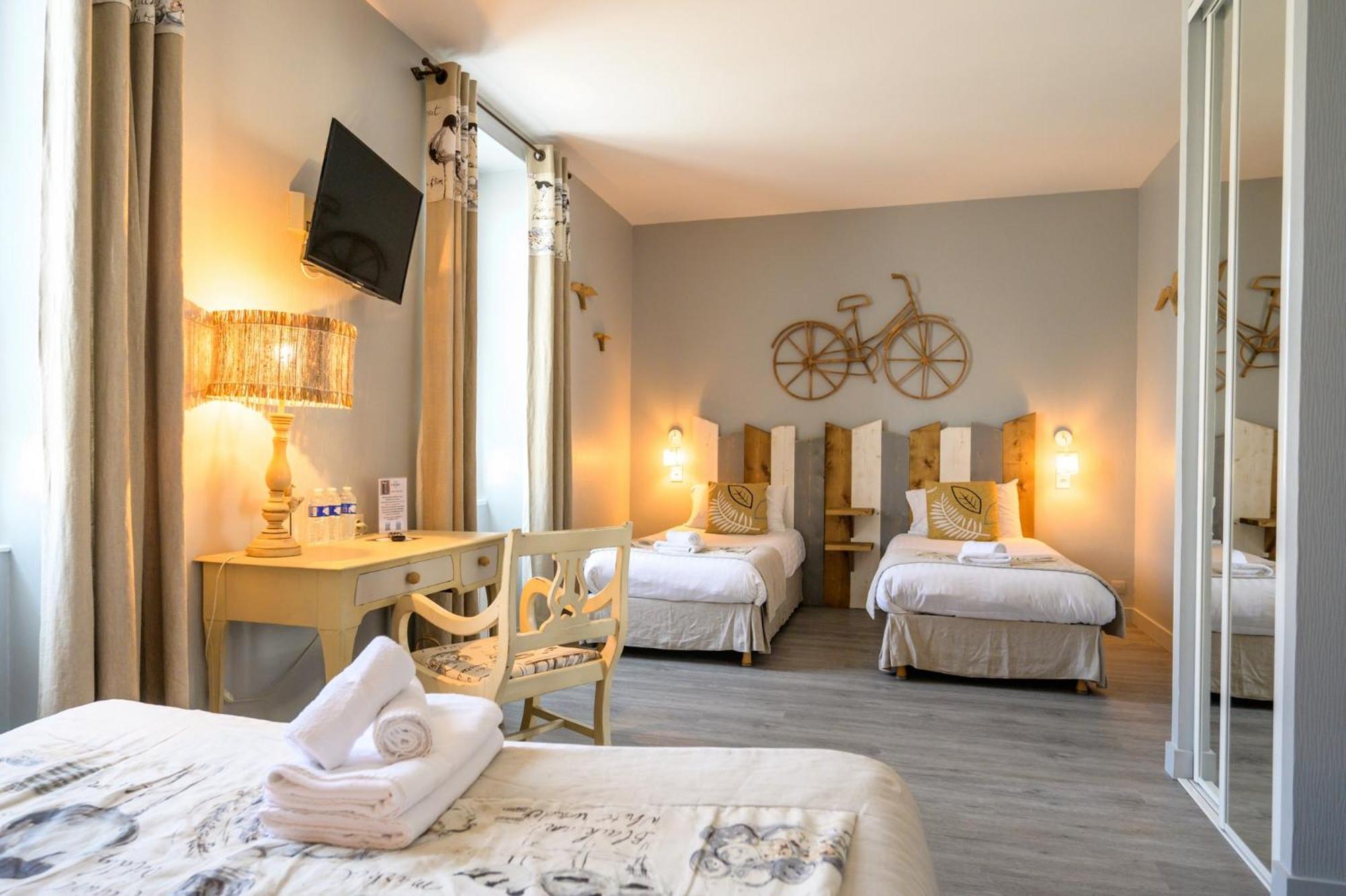 Charm Quadruple Room photo 2