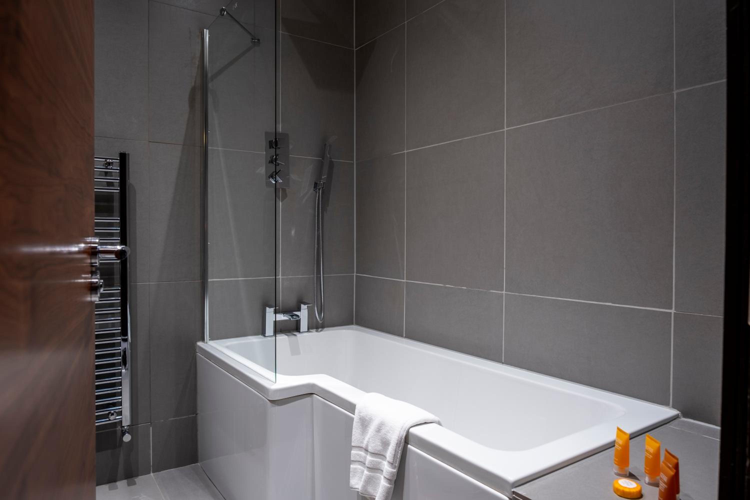 Premium Double with 2 Double Beds - Photo 3
