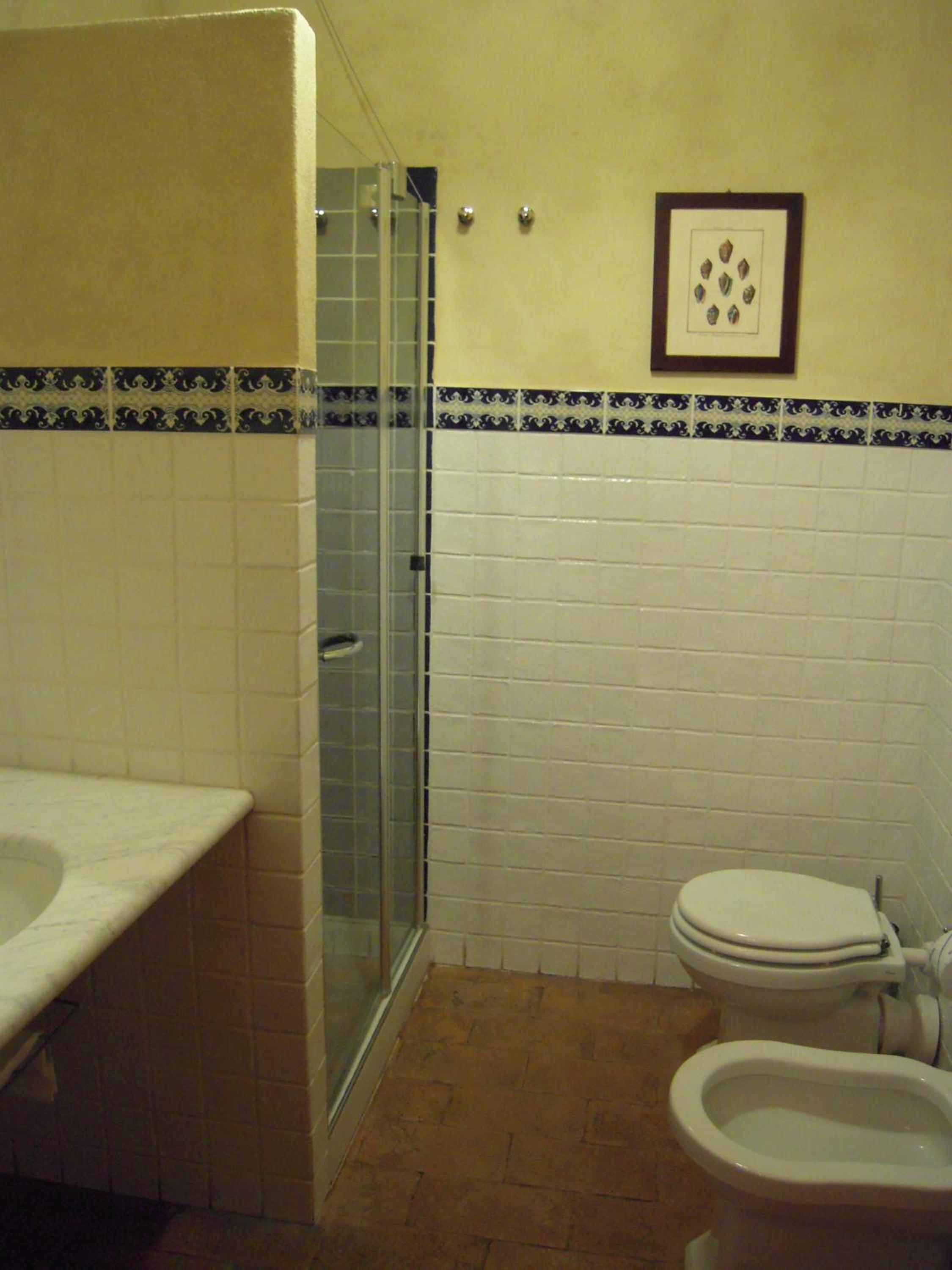 Double Room - Photo 5