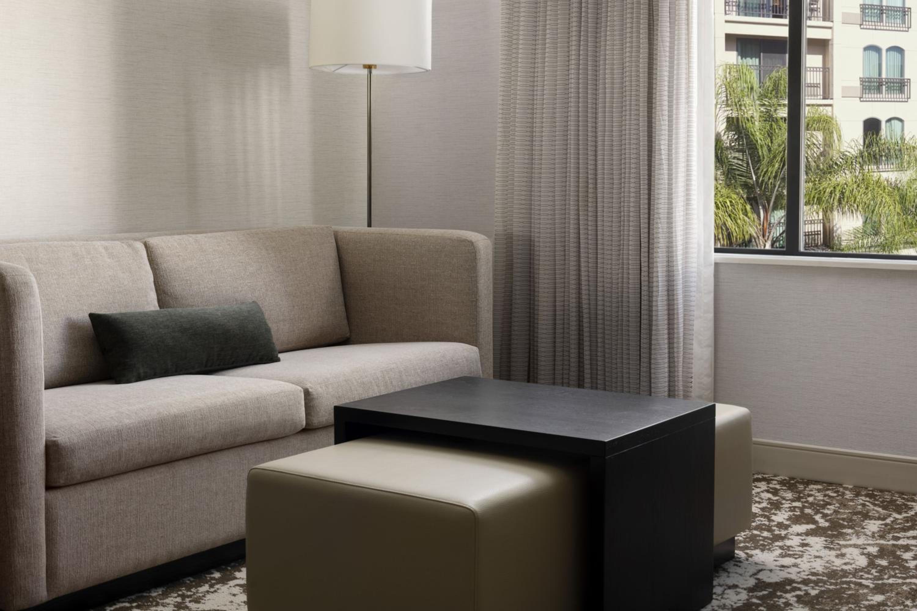 King Room with Sofa Bed and Pool View - Photo 8