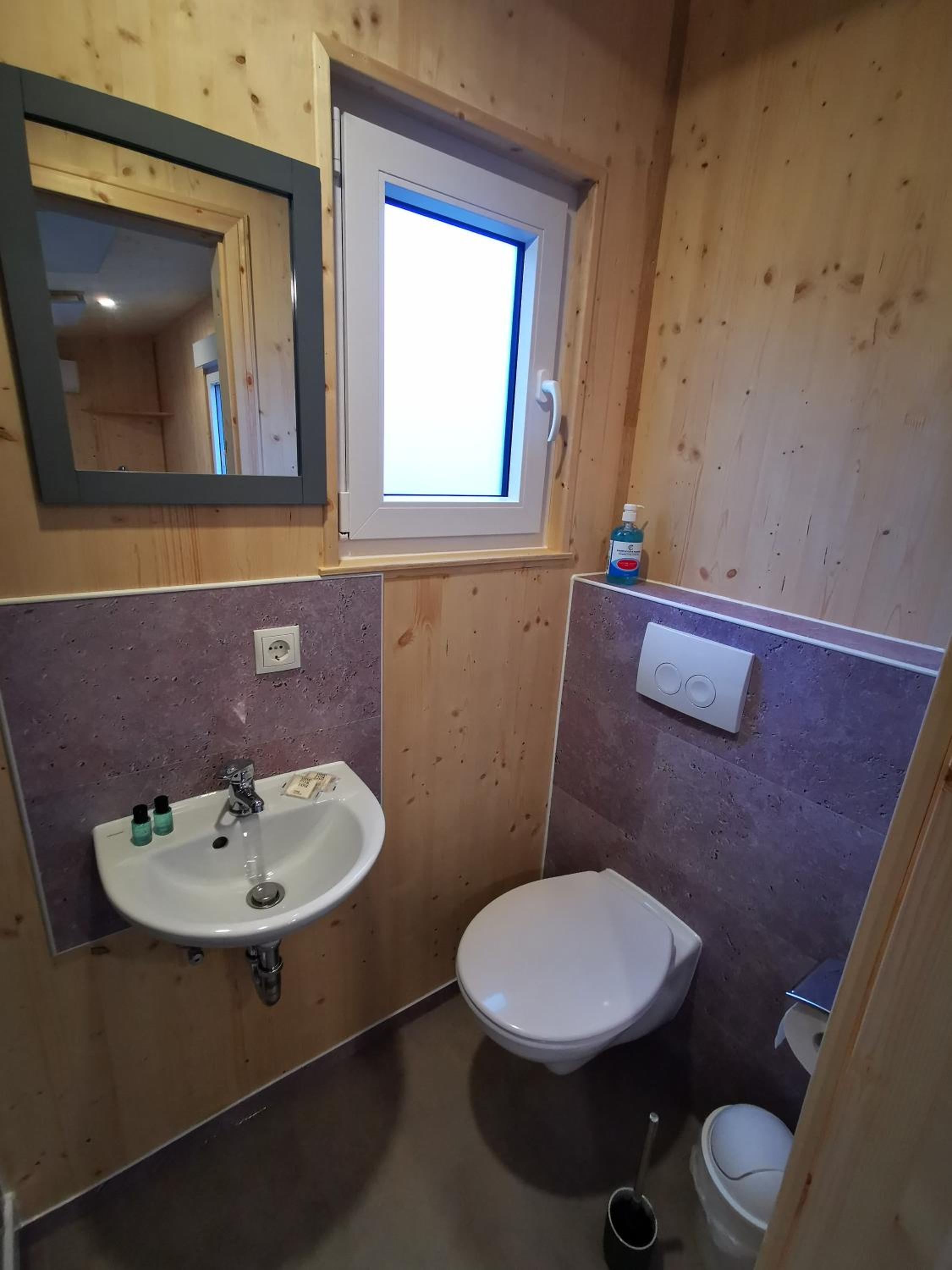 Mobile Home photo 2