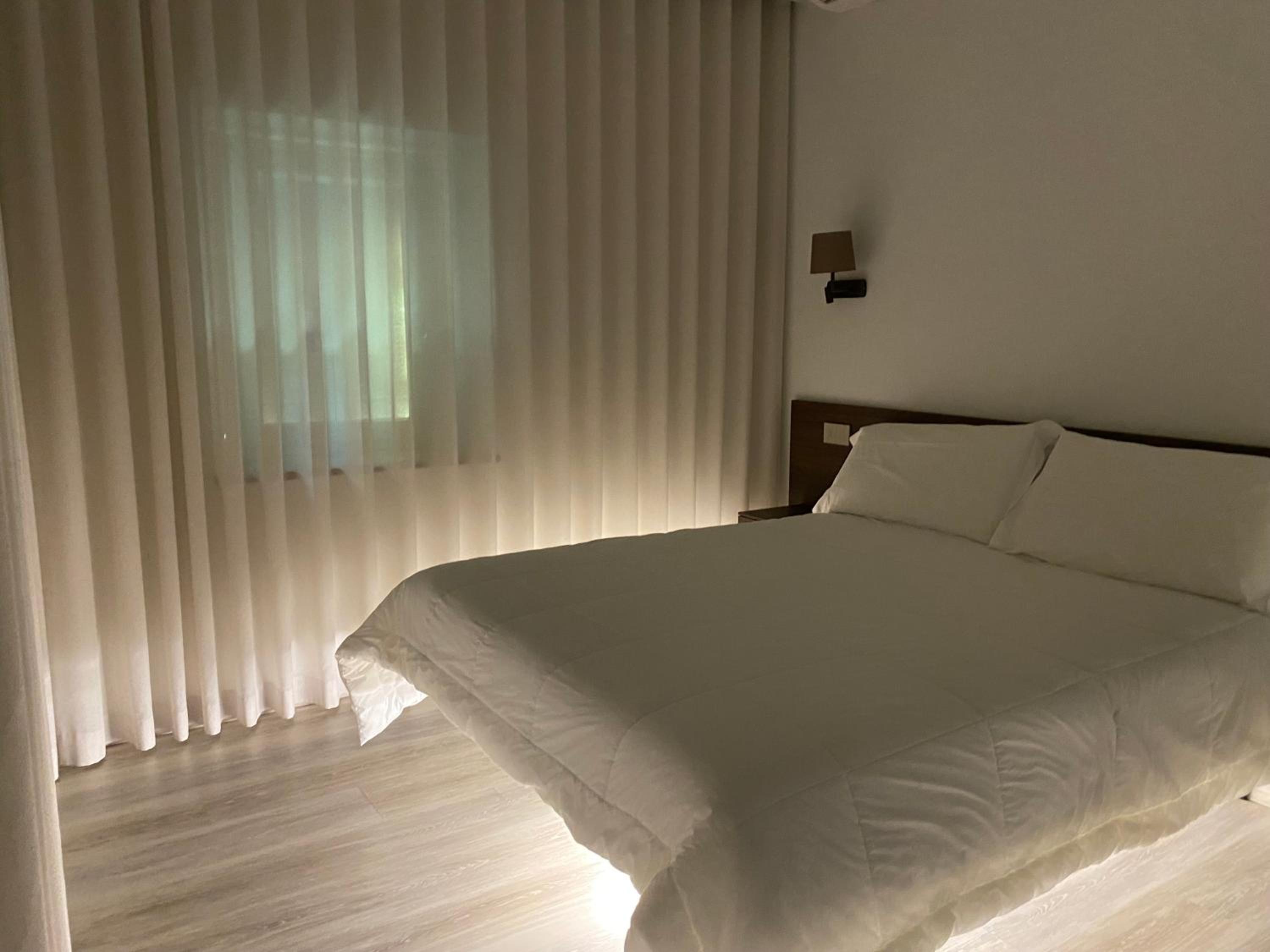 Standard Double Room - Photo 2