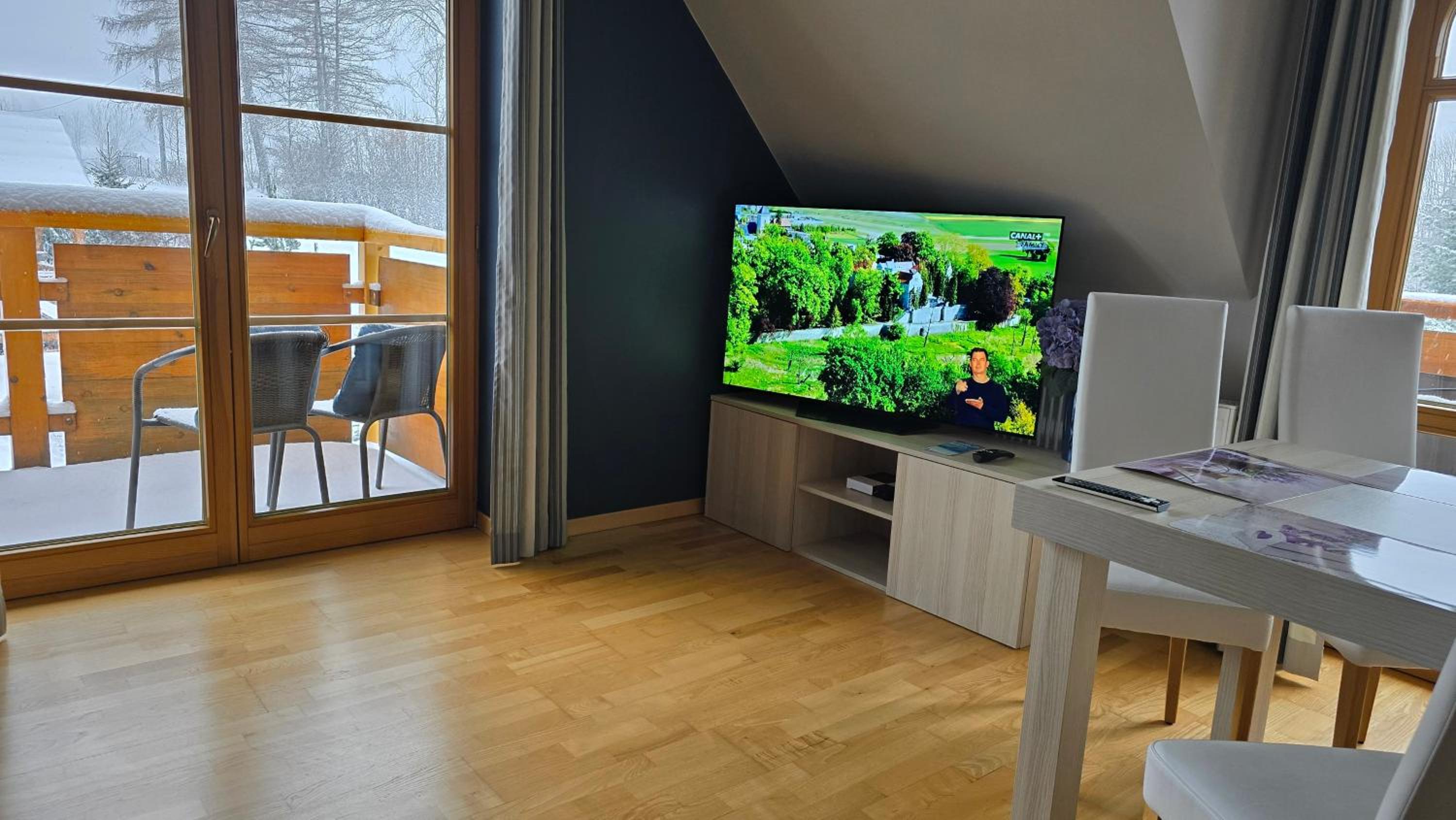 Apartment with Kitchenette and Balcony - Photo 10