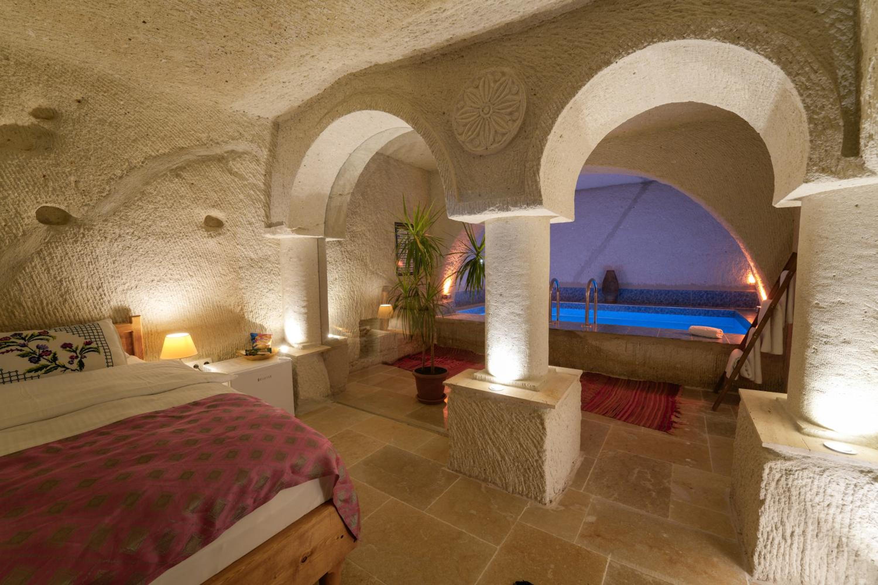 Junior Suite with Private Pool - Photo 1
