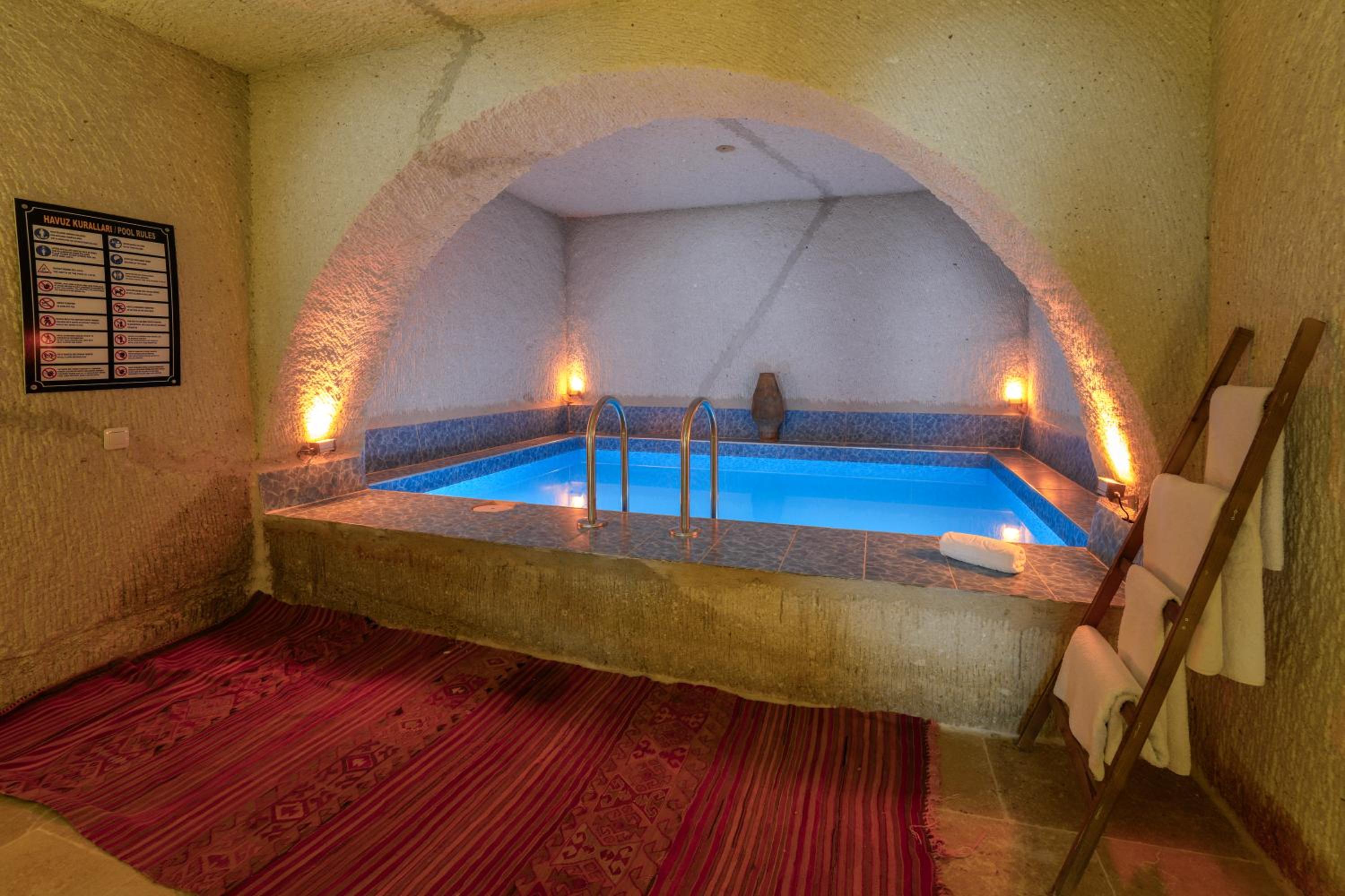 Junior Suite with Private Pool - Photo 19