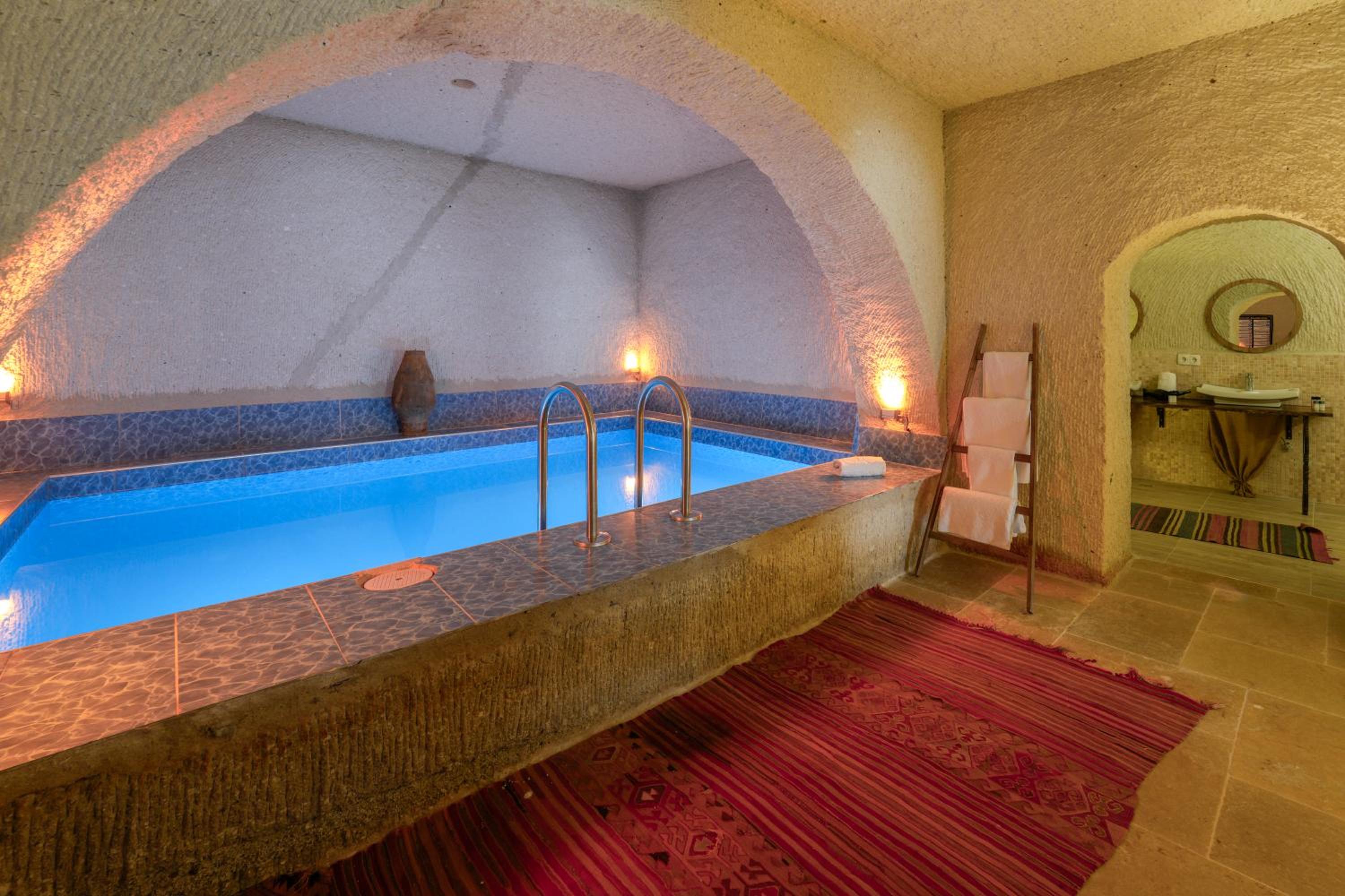 Junior Suite with Private Pool - Photo 18