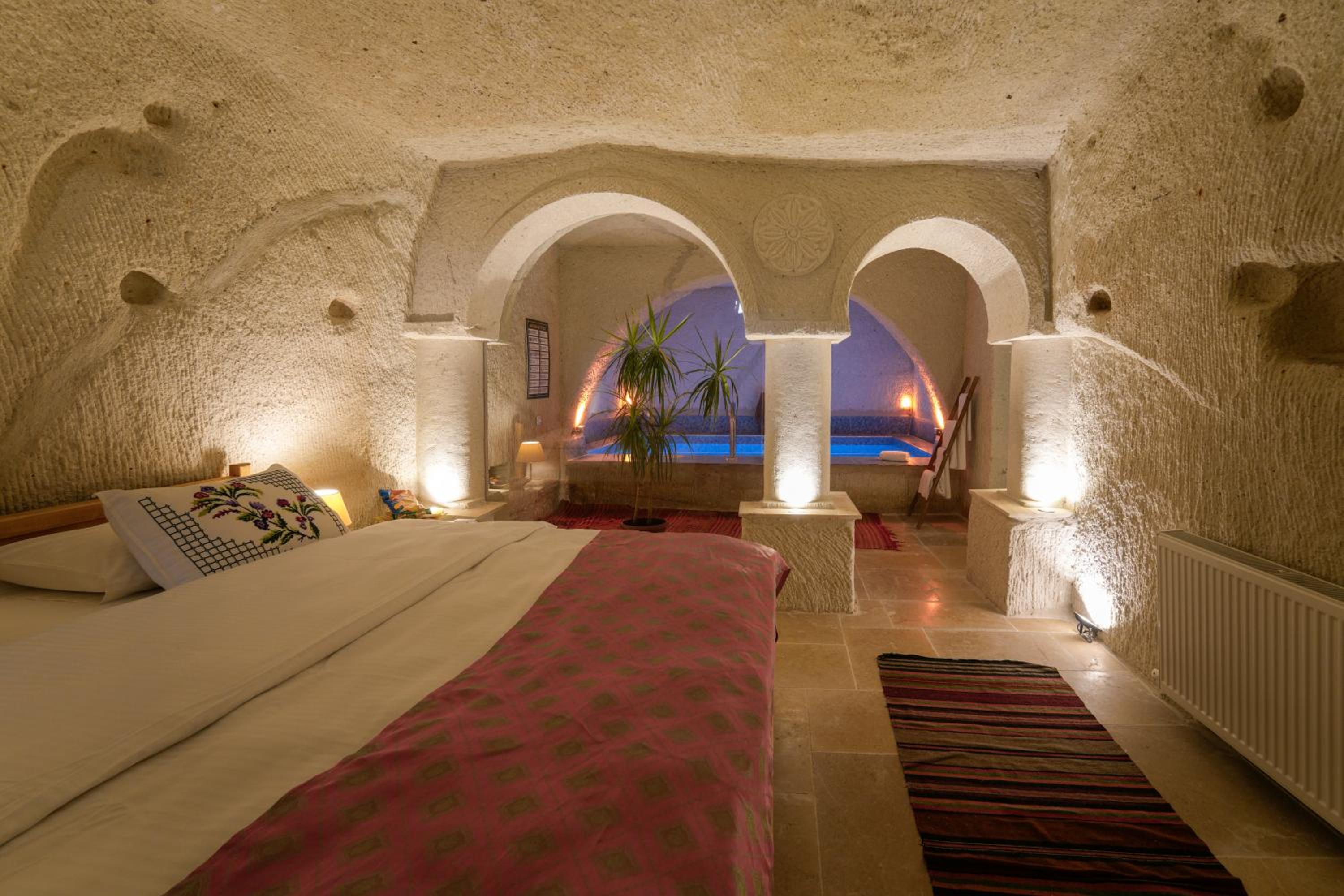 Junior Suite with Private Pool - Photo 17