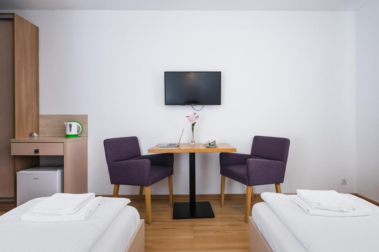 Budget Twin Room - Photo 1