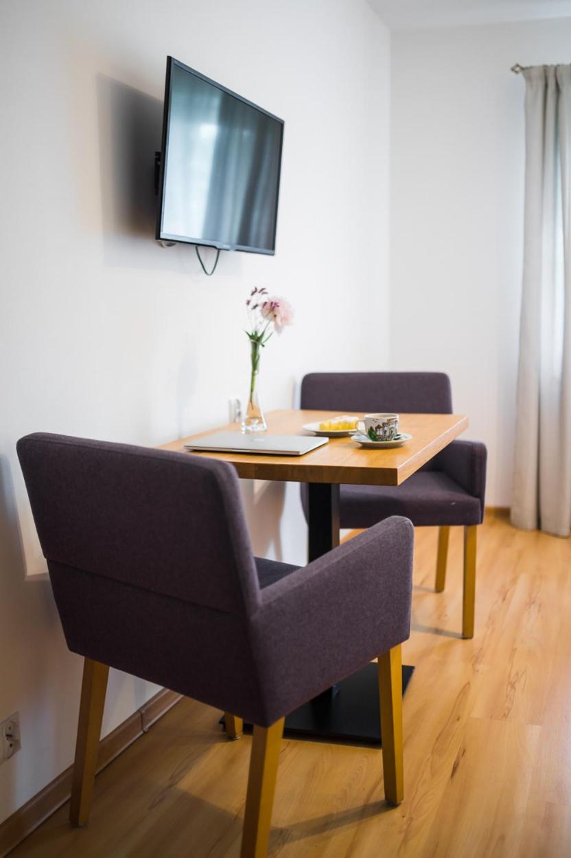 Budget Twin Room - Photo 17
