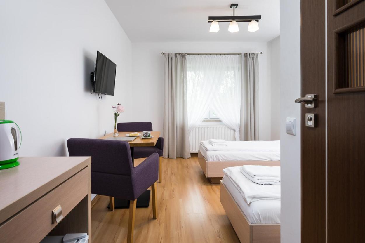 Budget Twin Room - Photo 16